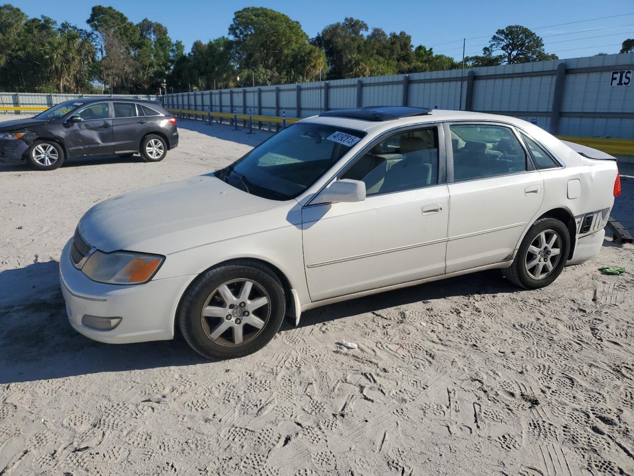 2000 Toyota Avalon - Image 1