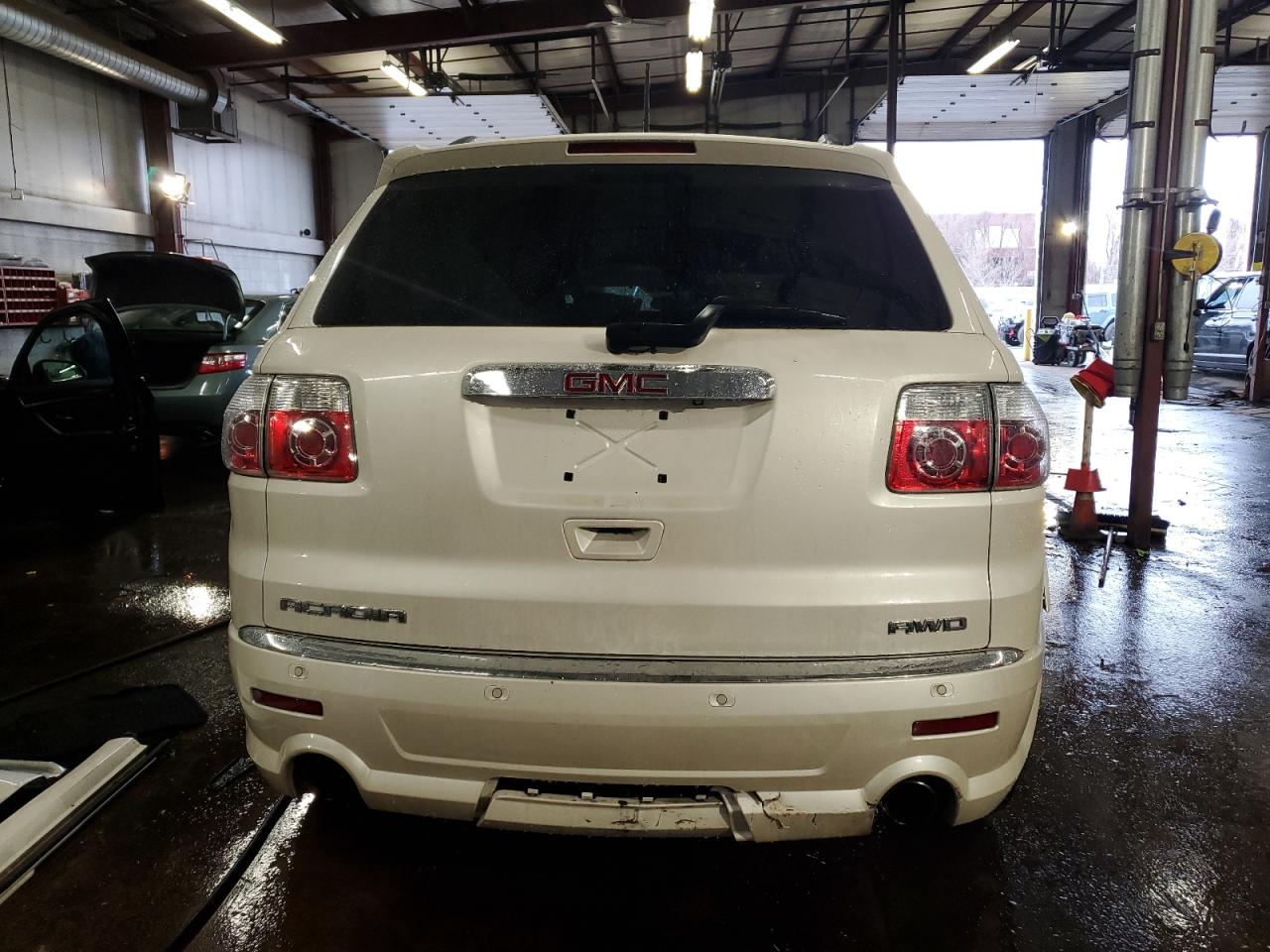 2011 GMC Acadia - Image 6