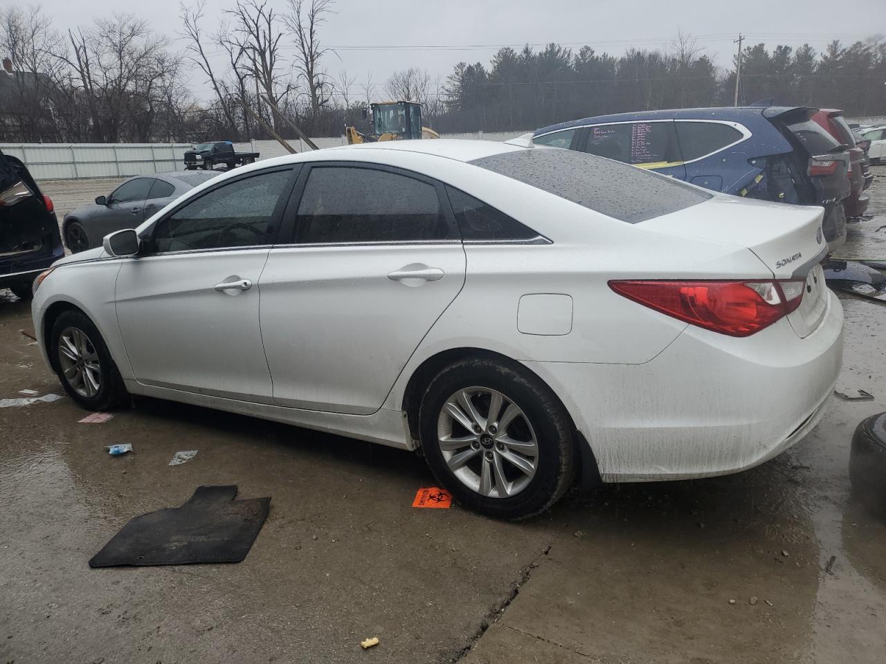 2013 Hyundai Sonata - Image 2