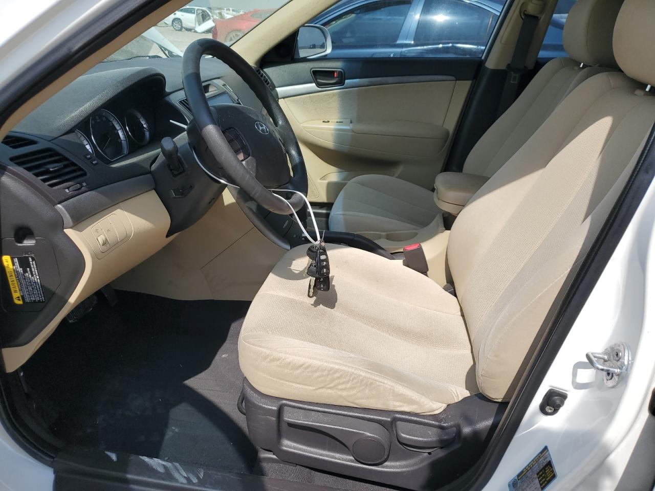 2010 Hyundai Sonata - Image 7