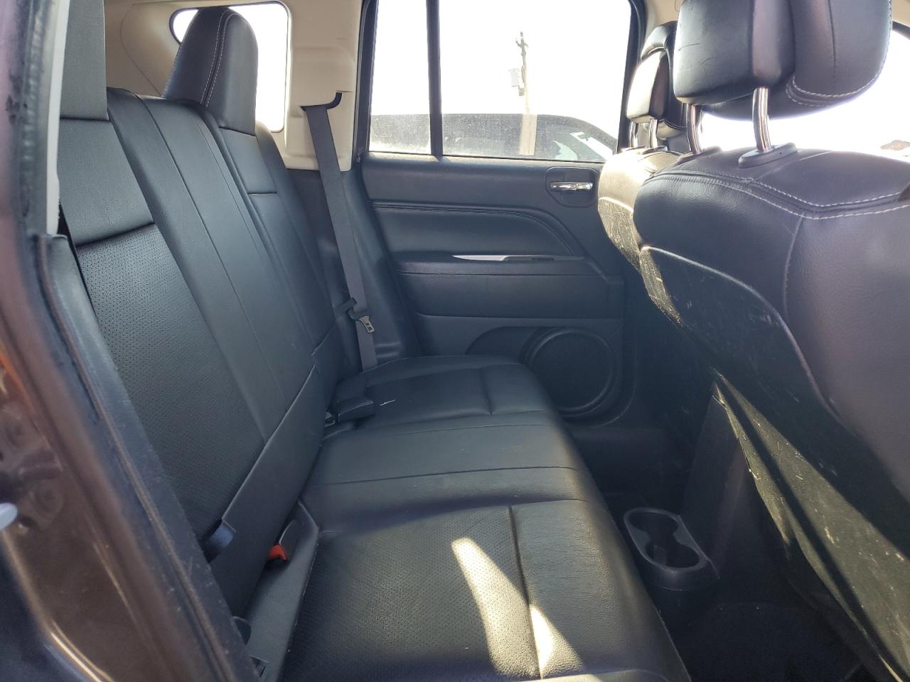 2015 Jeep Compass - Image 11