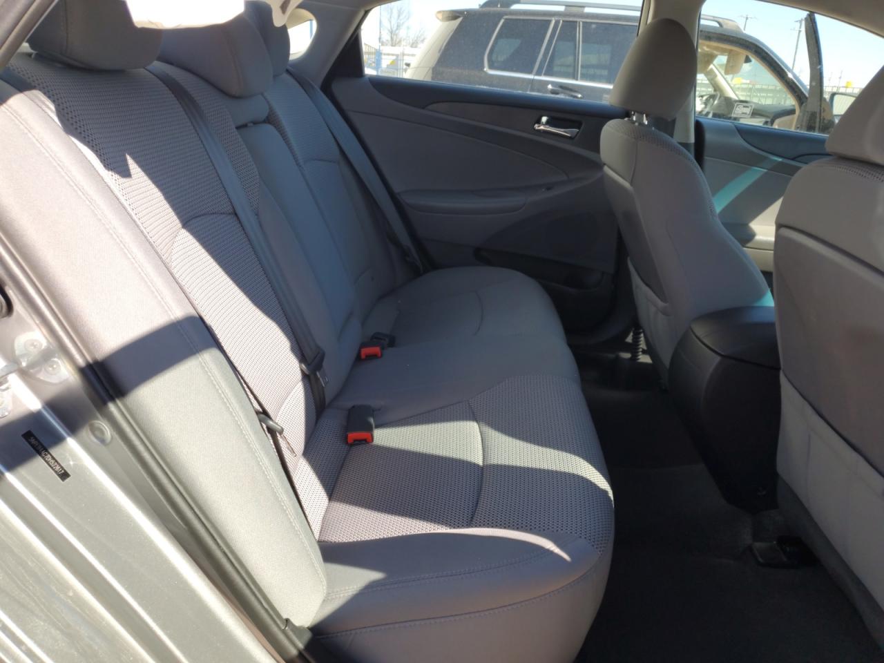 2013 Hyundai Sonata - Image 10