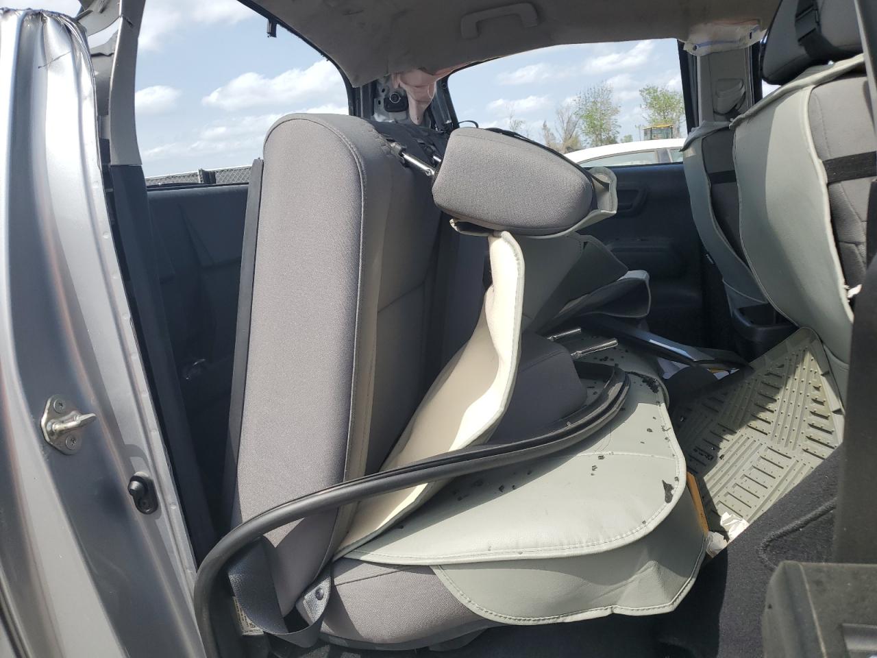 2019 Toyota Tacoma - Image 10