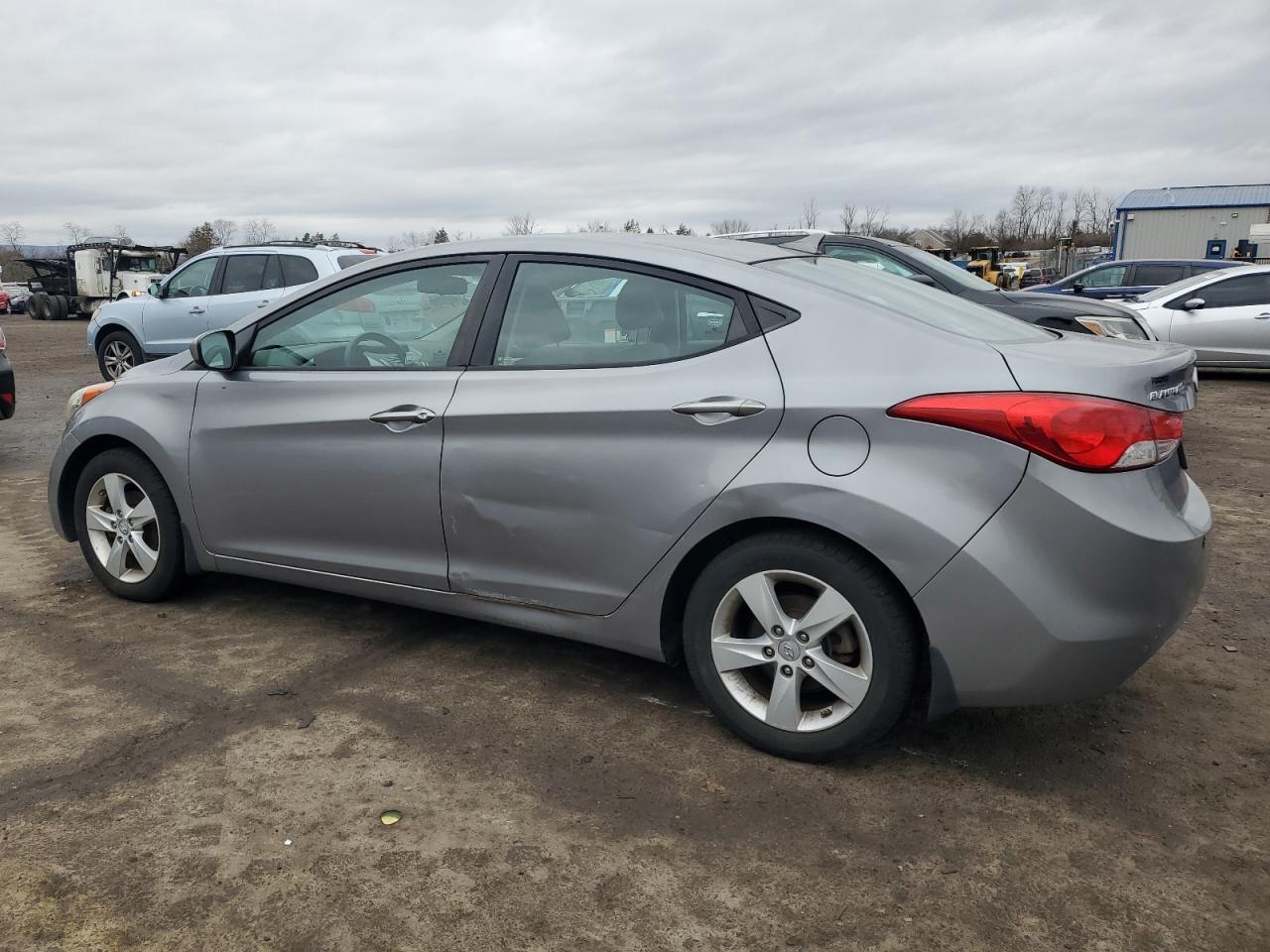 2013 Hyundai Elantra - Image 2