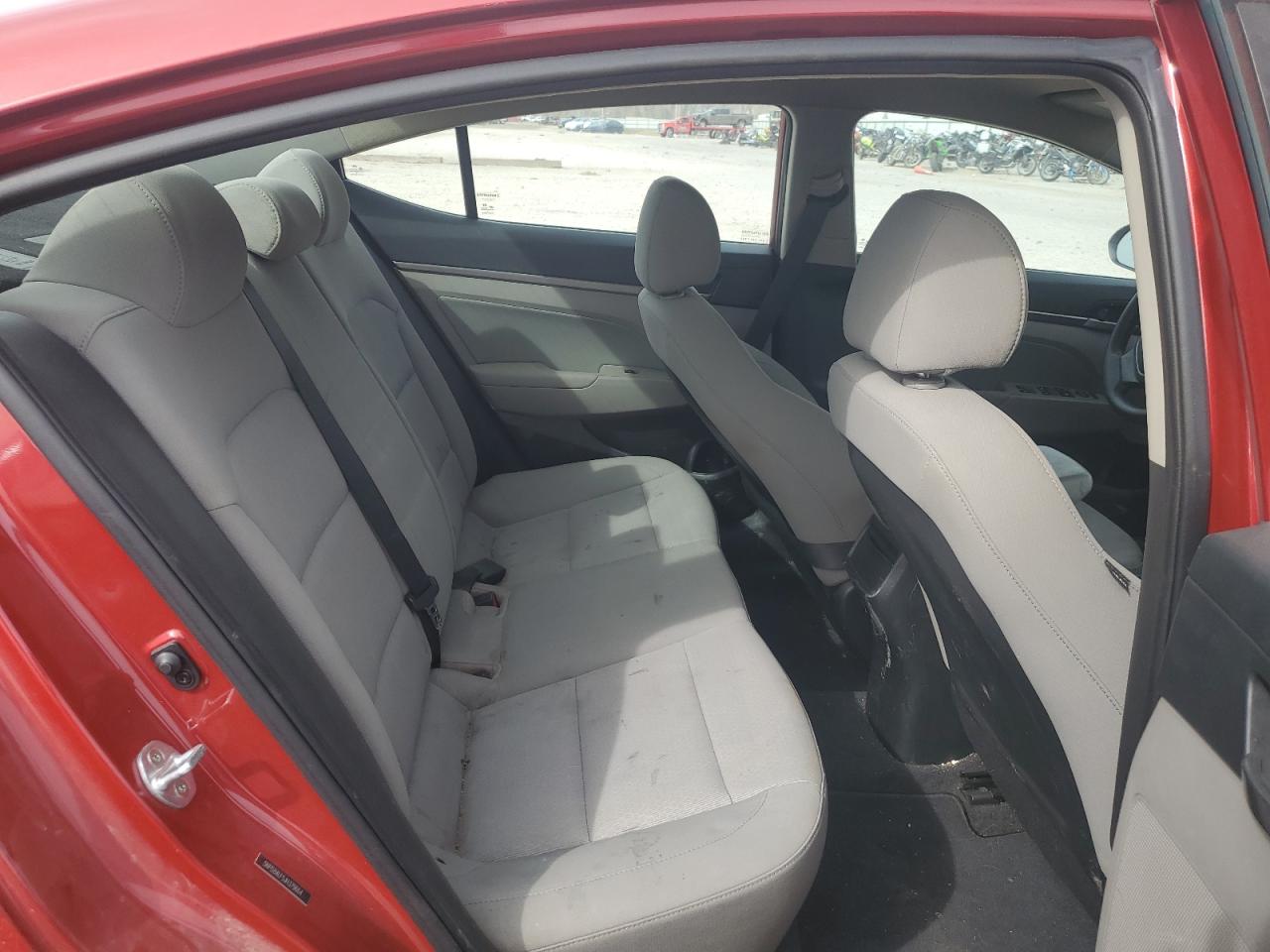 2018 Hyundai Elantra - Image 10