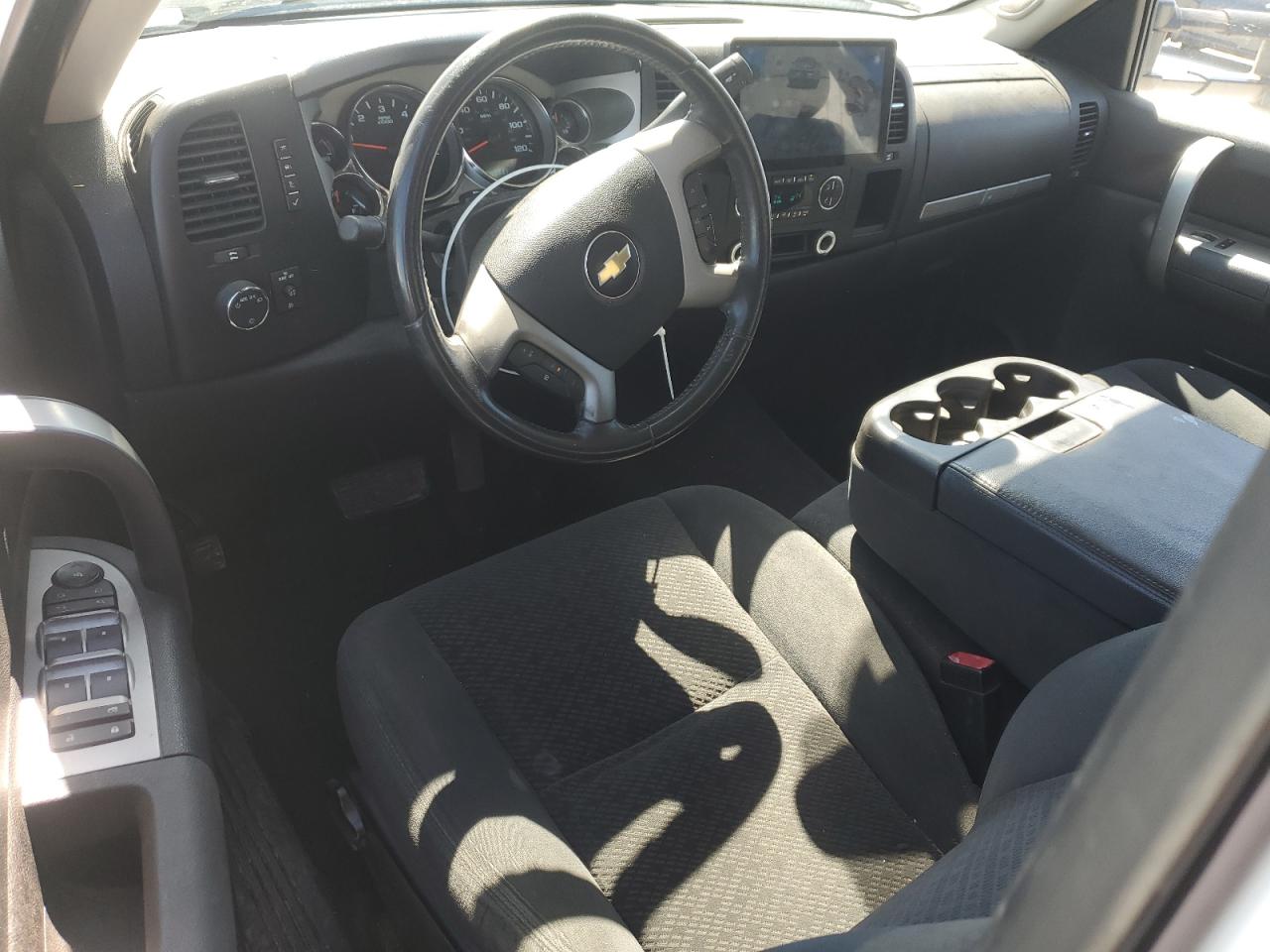 2008 Chevrolet Silverado C1500 VIN: 2GCEC19J181240690 Lot: 50048005