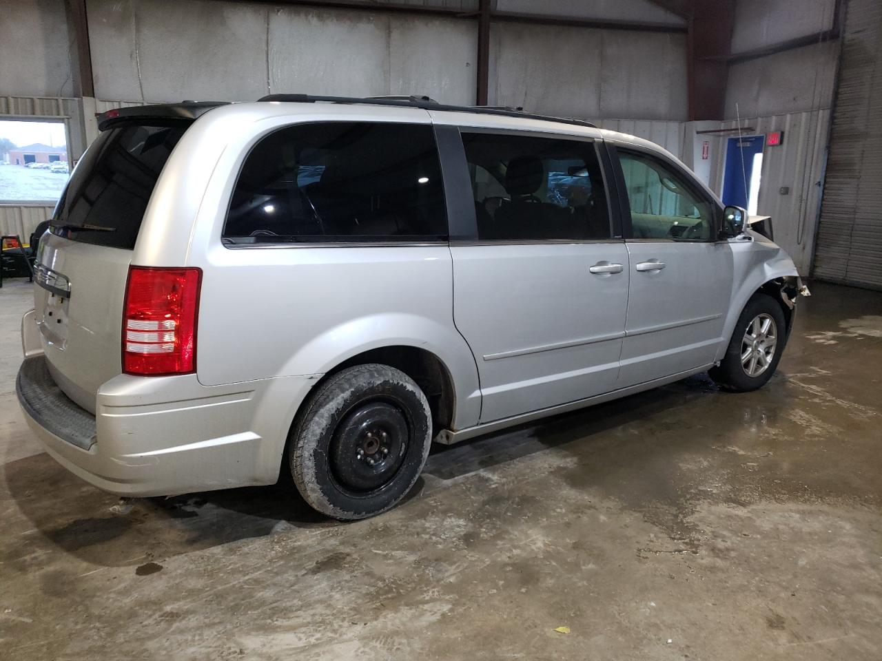 2008 Chrysler Town & Country - Image 3