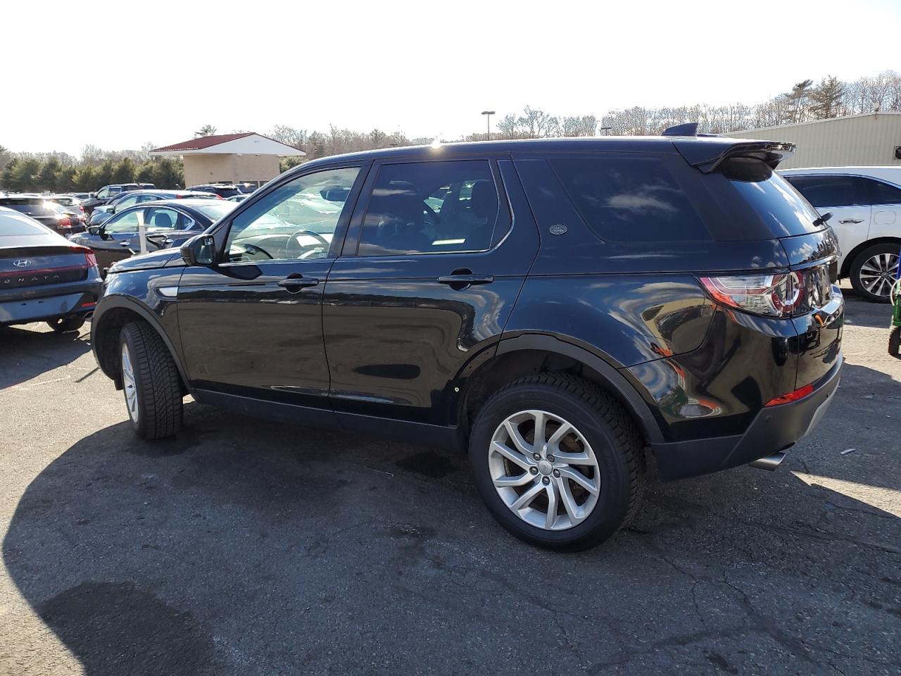 2018 Land Rover Discovery - Image 2