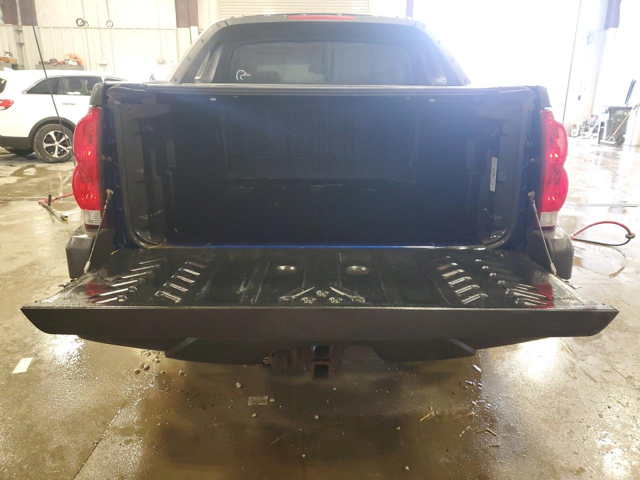 2003 Chevrolet Avalanche - Image 6