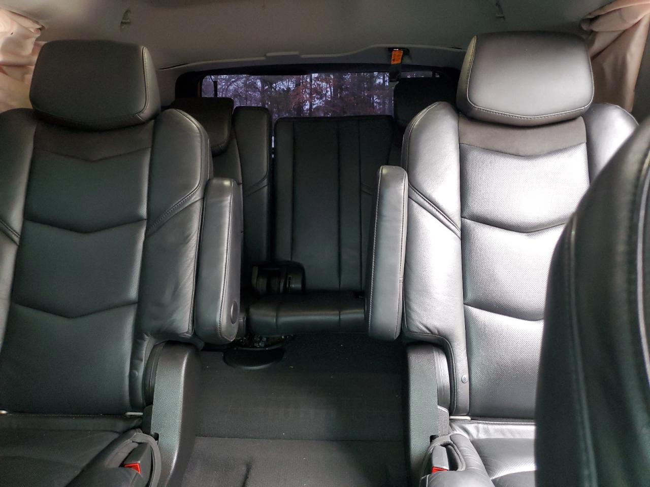 2019 Cadillac Escalade - Image 10
