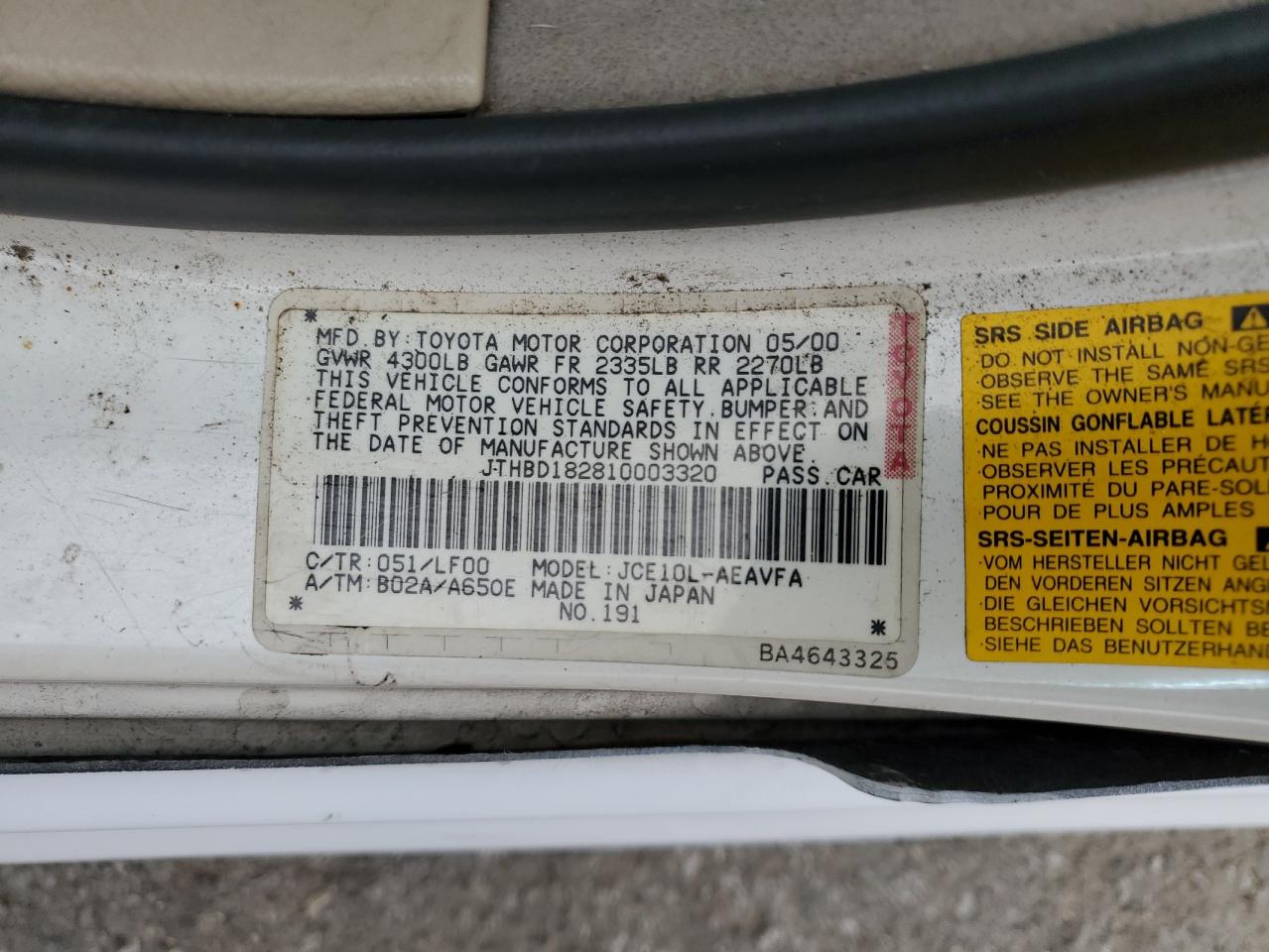 2001 Lexus IS - Image 12