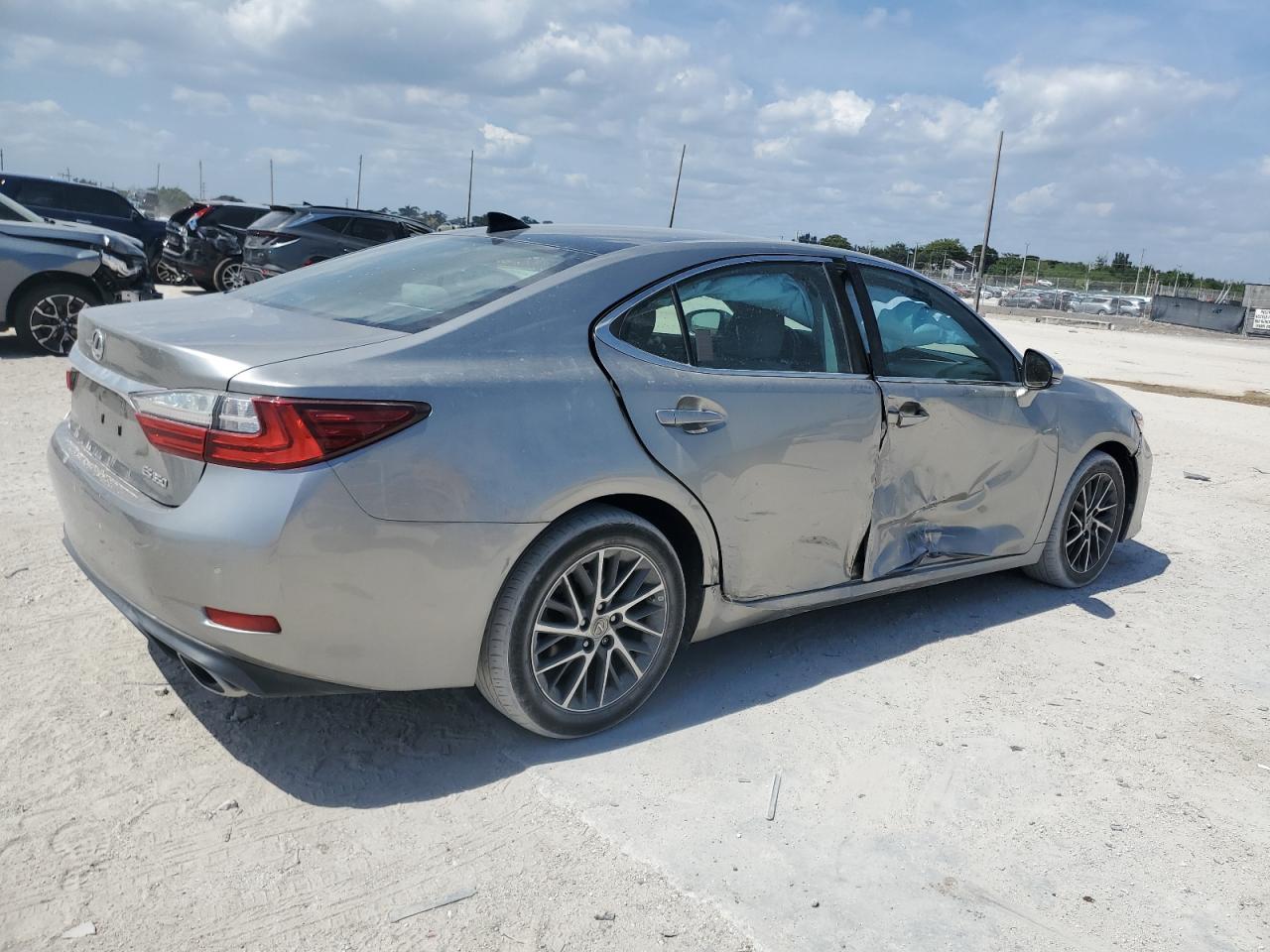 2017 Lexus ES - Image 3