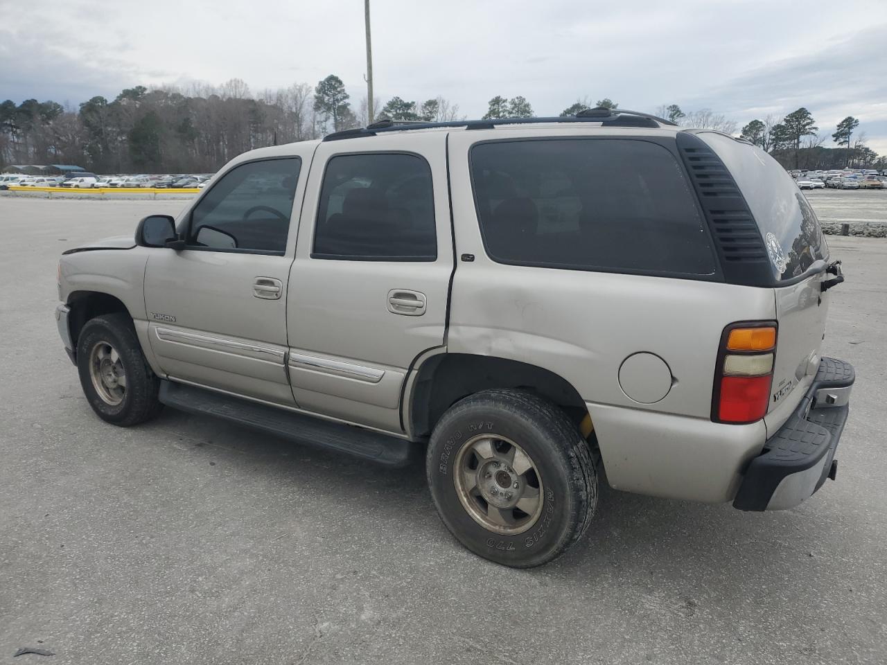 2004 GMC Yukon - Image 2