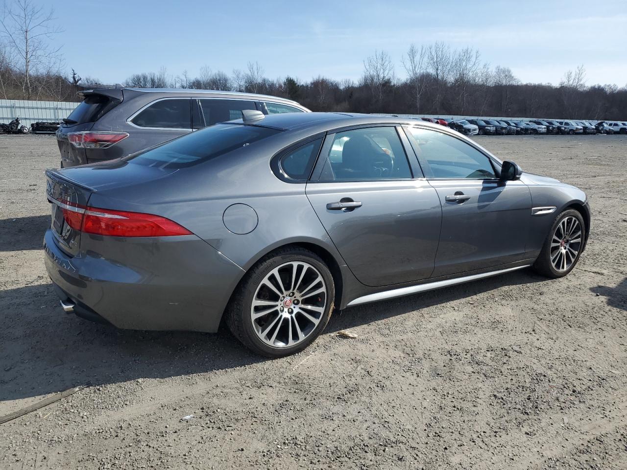 2016 Jaguar XF - Image 3