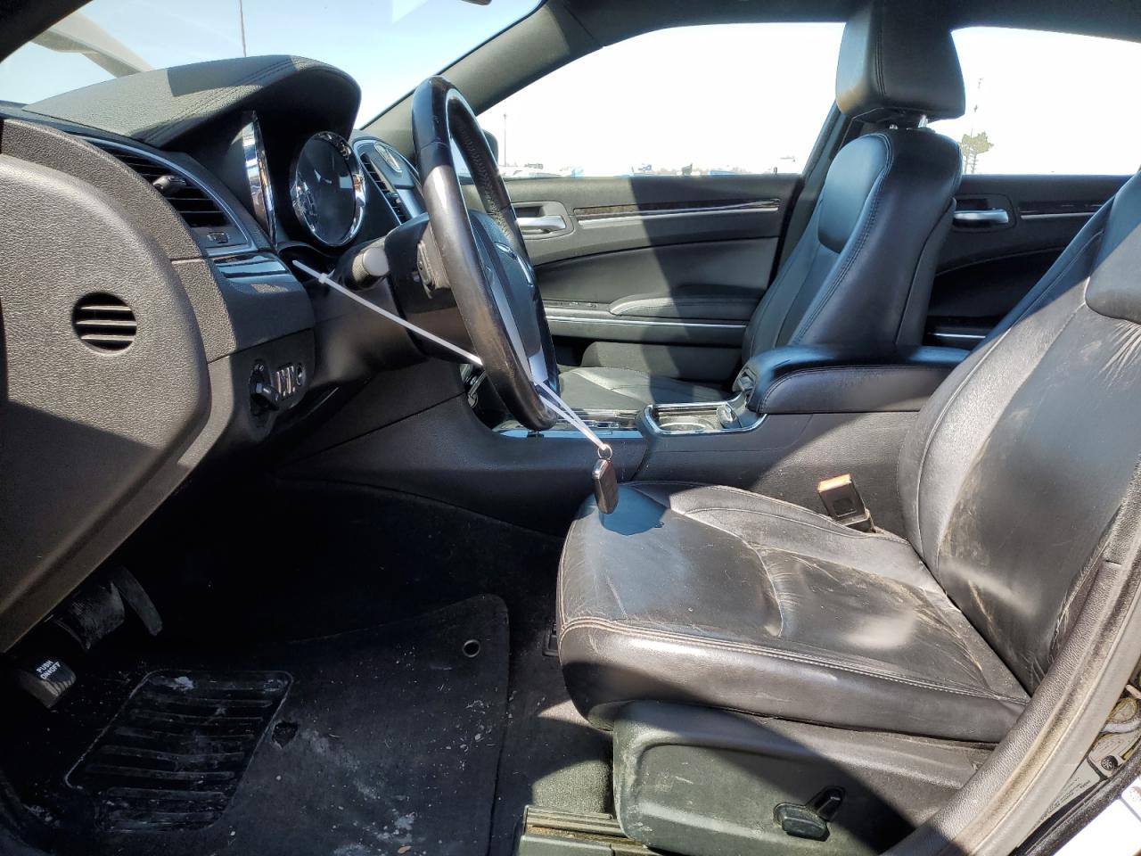 2011 Chrysler 300 - Image 7