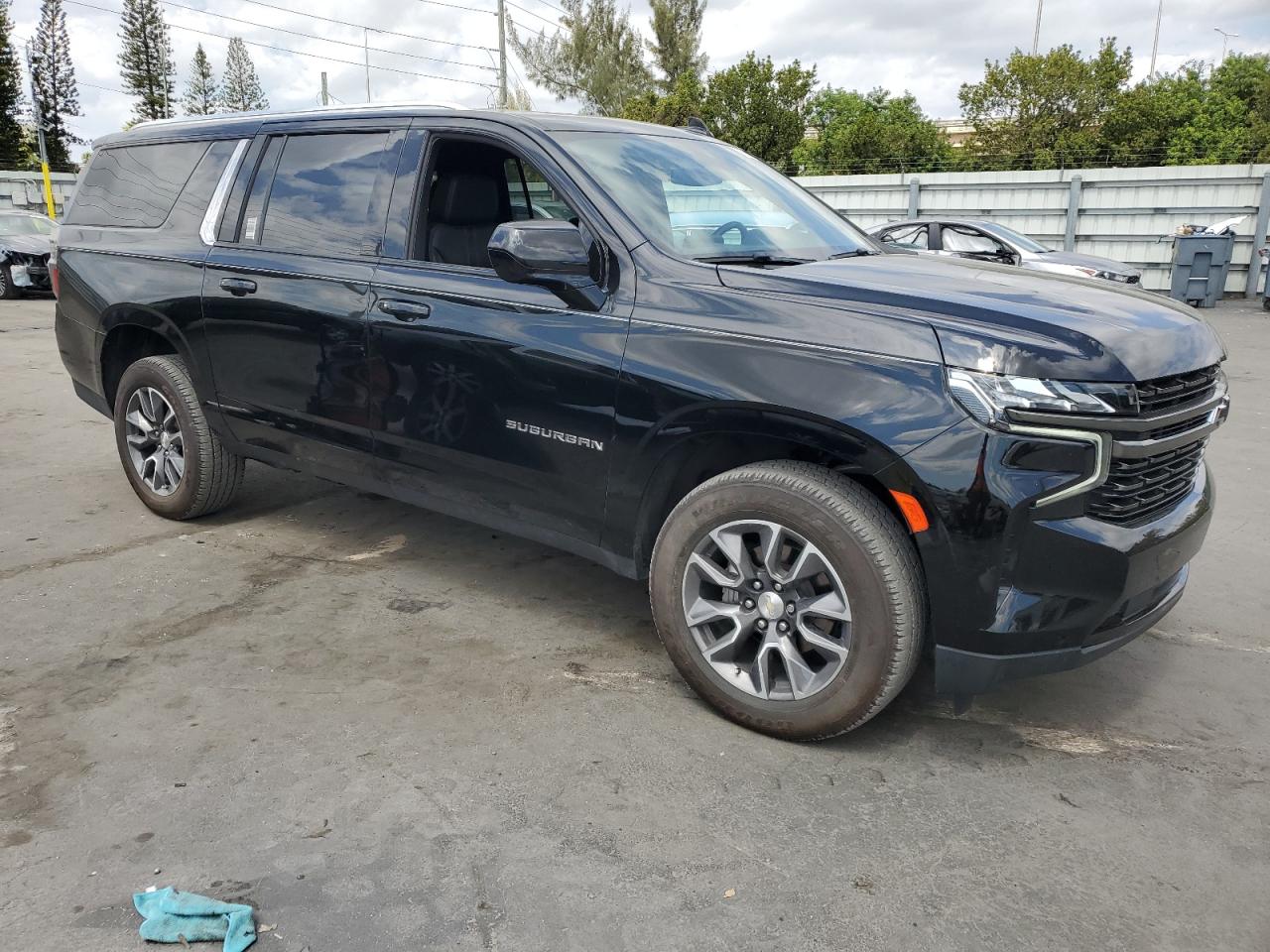 2022 Chevrolet Suburban - Image 4