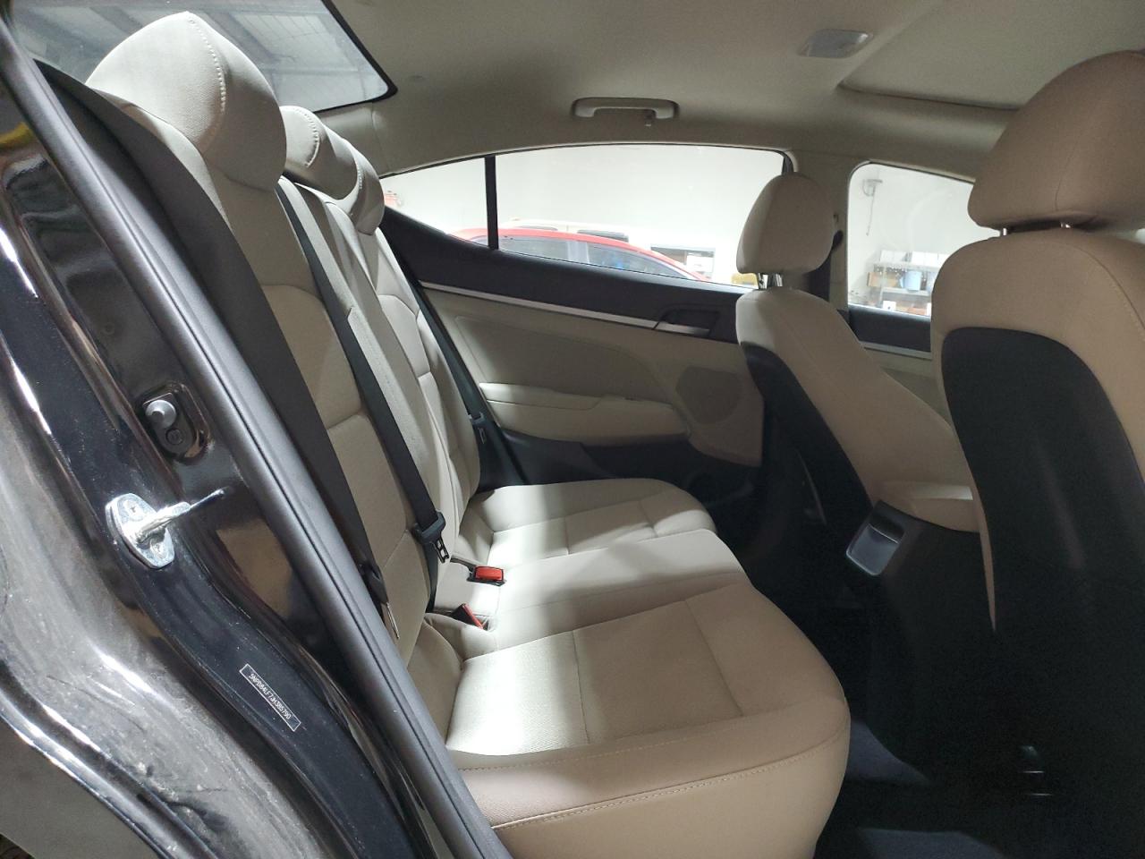 2018 Hyundai Elantra - Image 10
