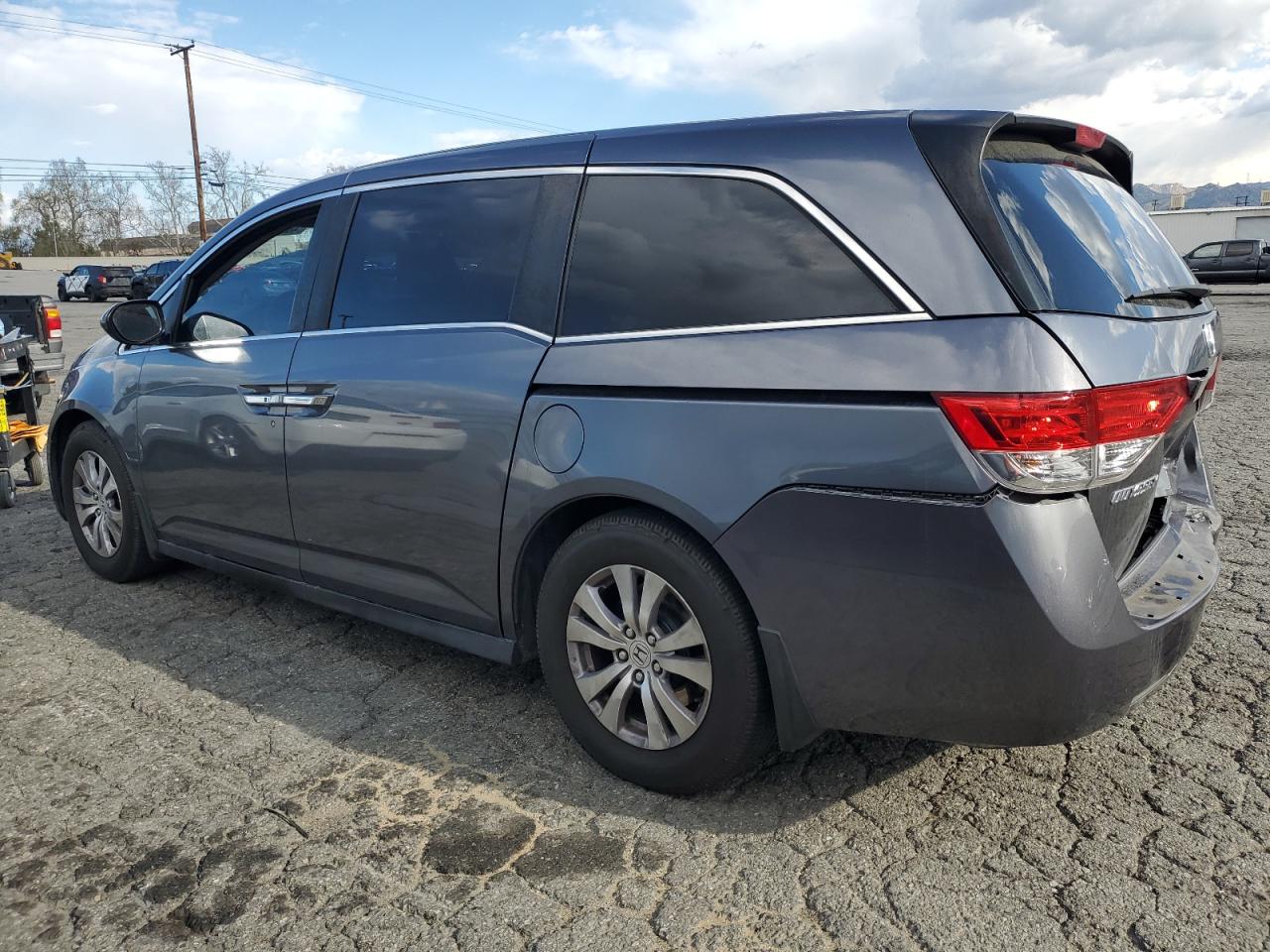 2016 Honda Odyssey - Image 2