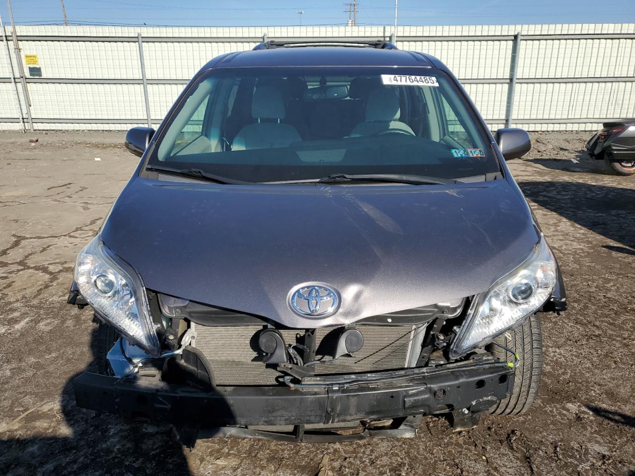 2017 Toyota Sienna - Image 5