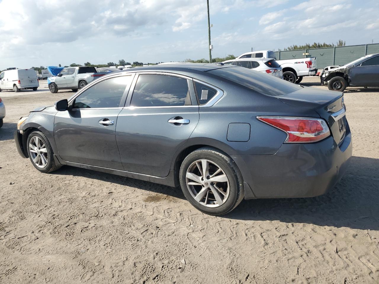 2013 Nissan Altima - Image 2
