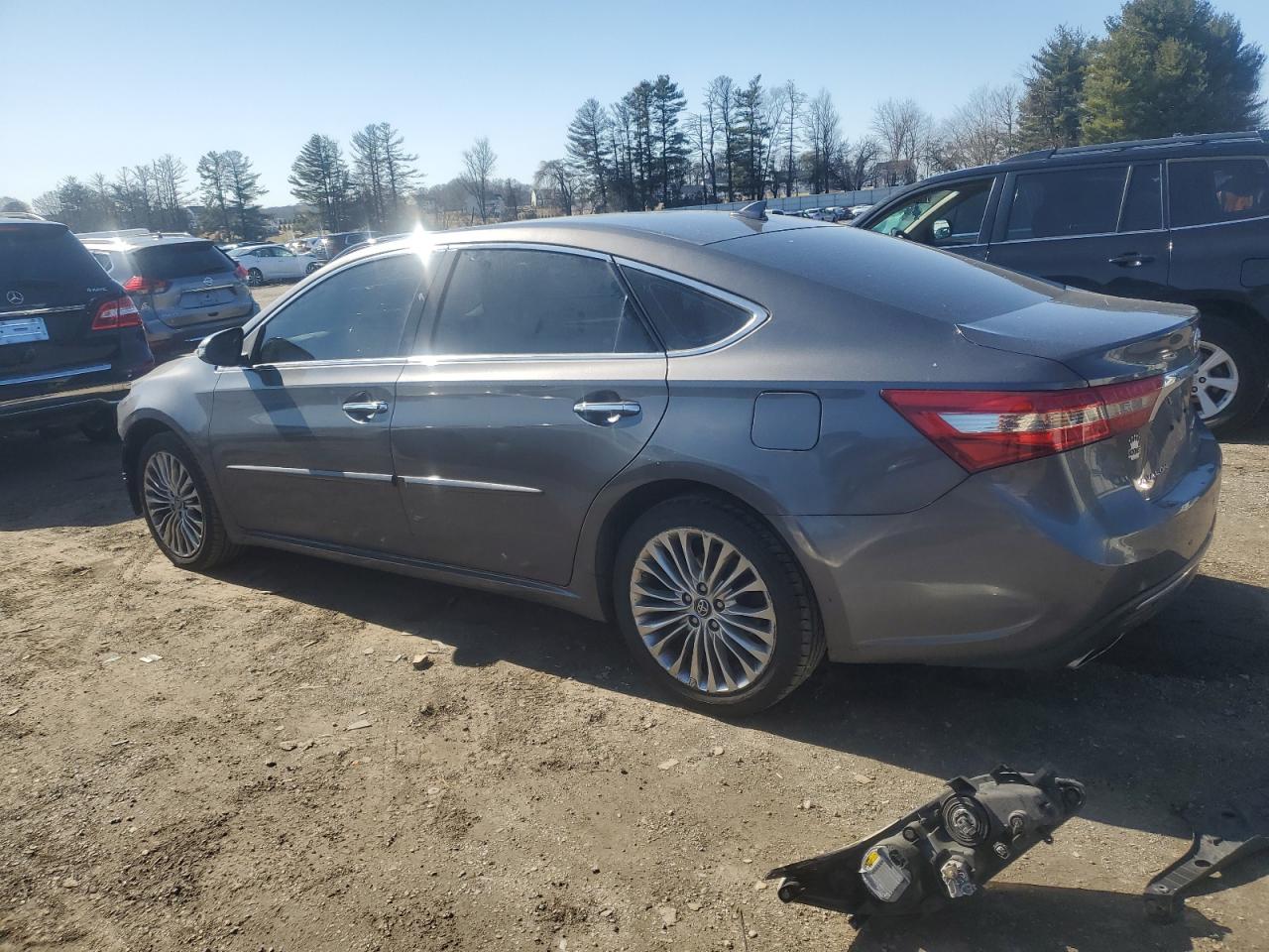 2018 Toyota Avalon - Image 2
