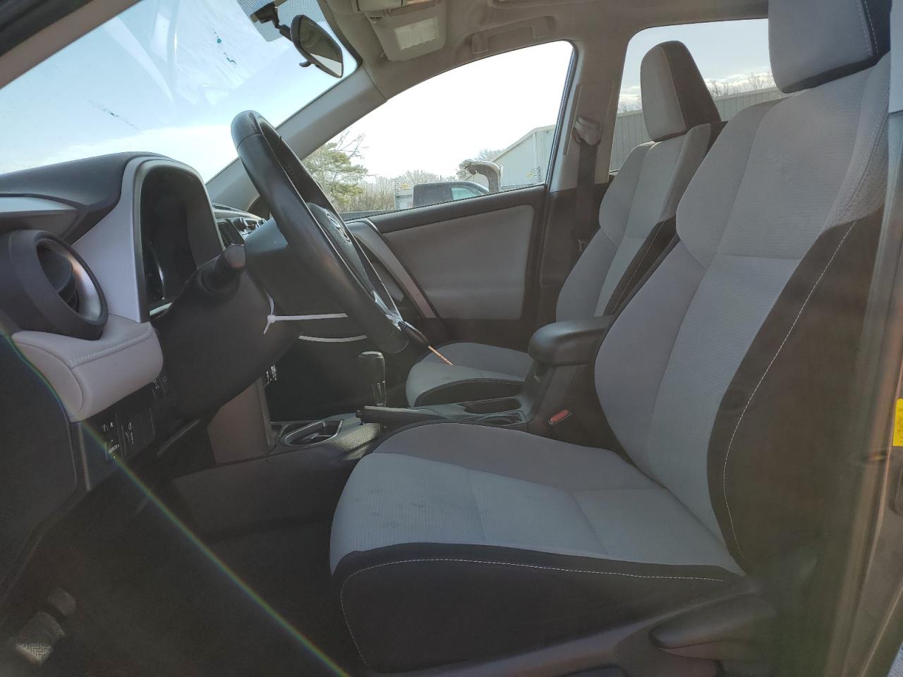 2016 Toyota RAV 4 - Image 7