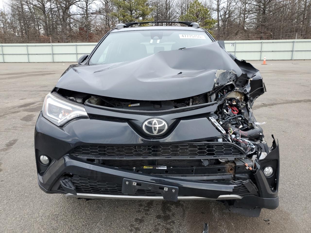 2017 Toyota RAV 4 - Image 5