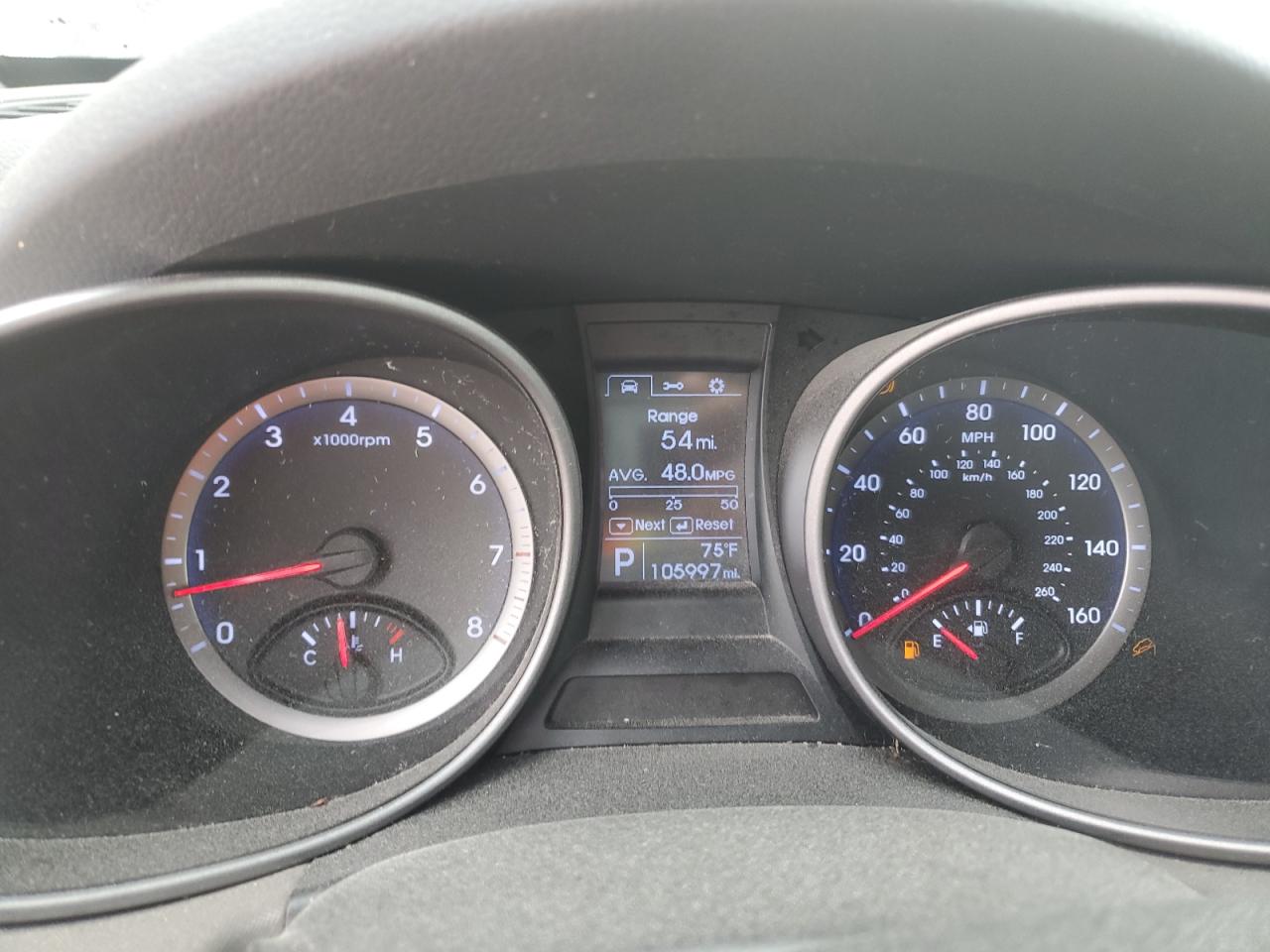 2016 Hyundai Santa Fe - Image 9