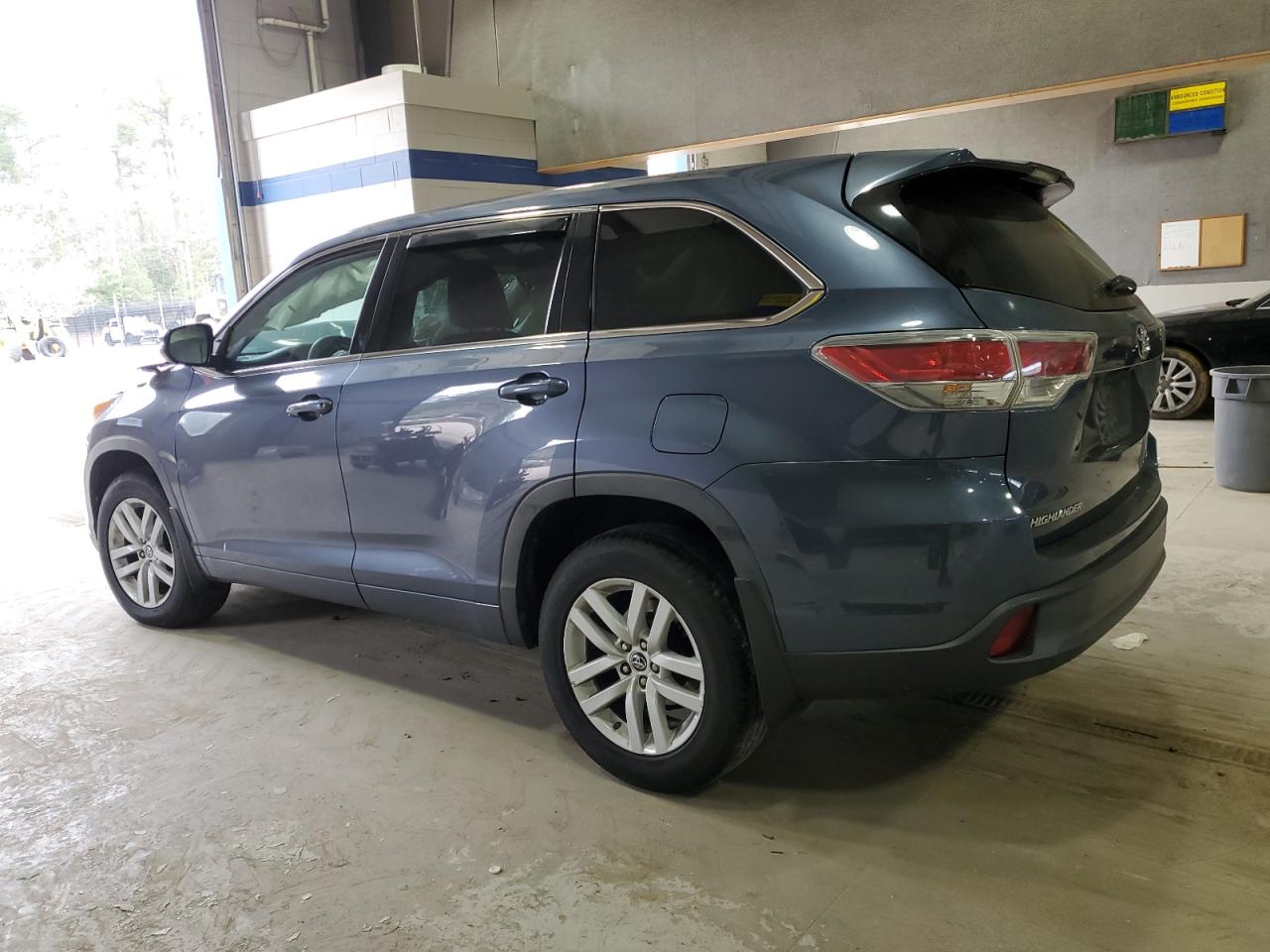 2016 Toyota Highlander - Image 2