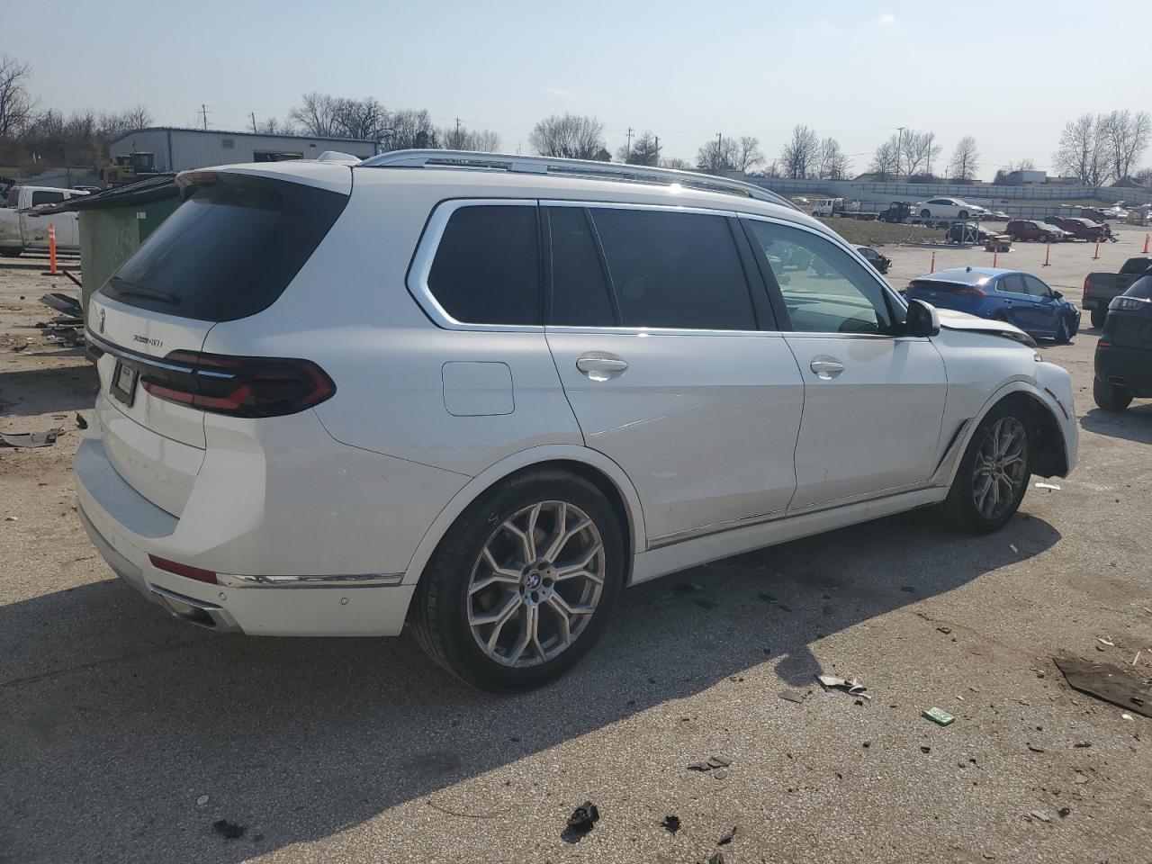2023 BMW X7 - Image 3