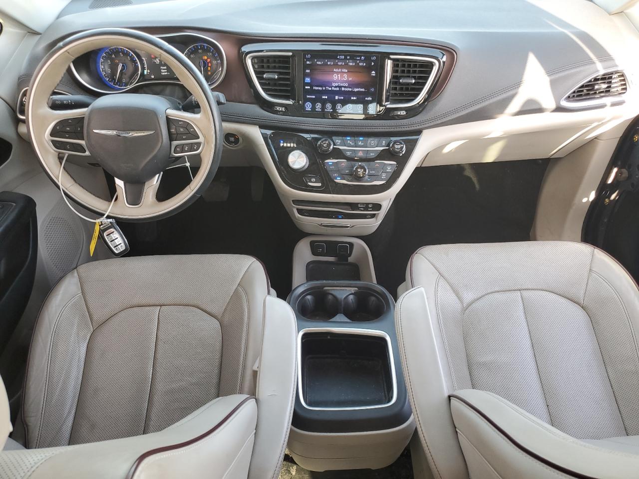 2017 Chrysler Pacifica - Image 8