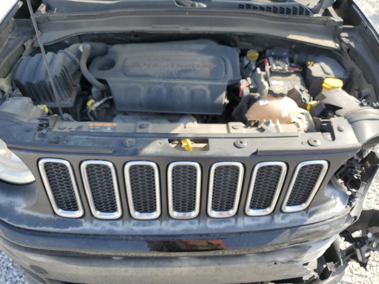 2017 Jeep Renegade - Image 14