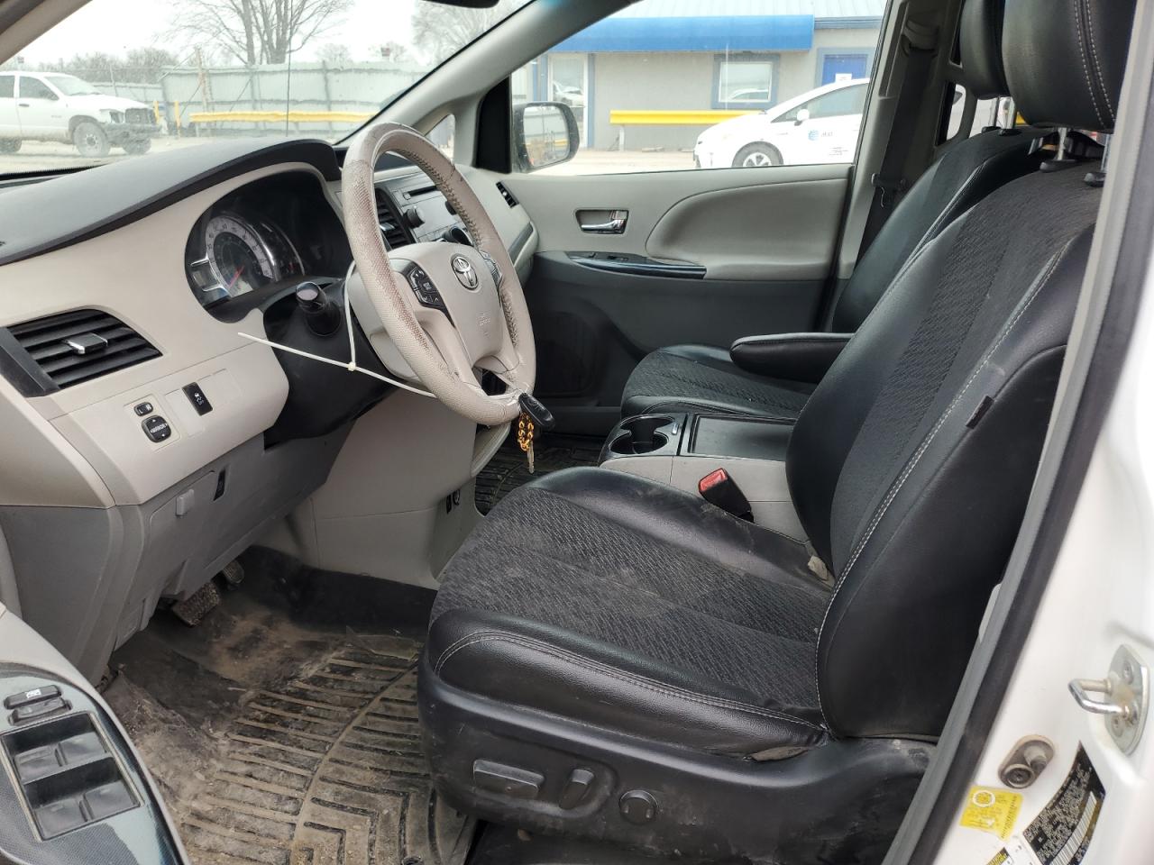 2012 Toyota Sienna - Image 7
