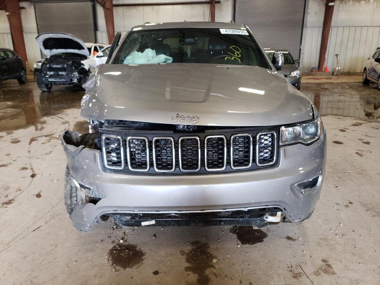 2018 Jeep Grand Cherokee - Image 5