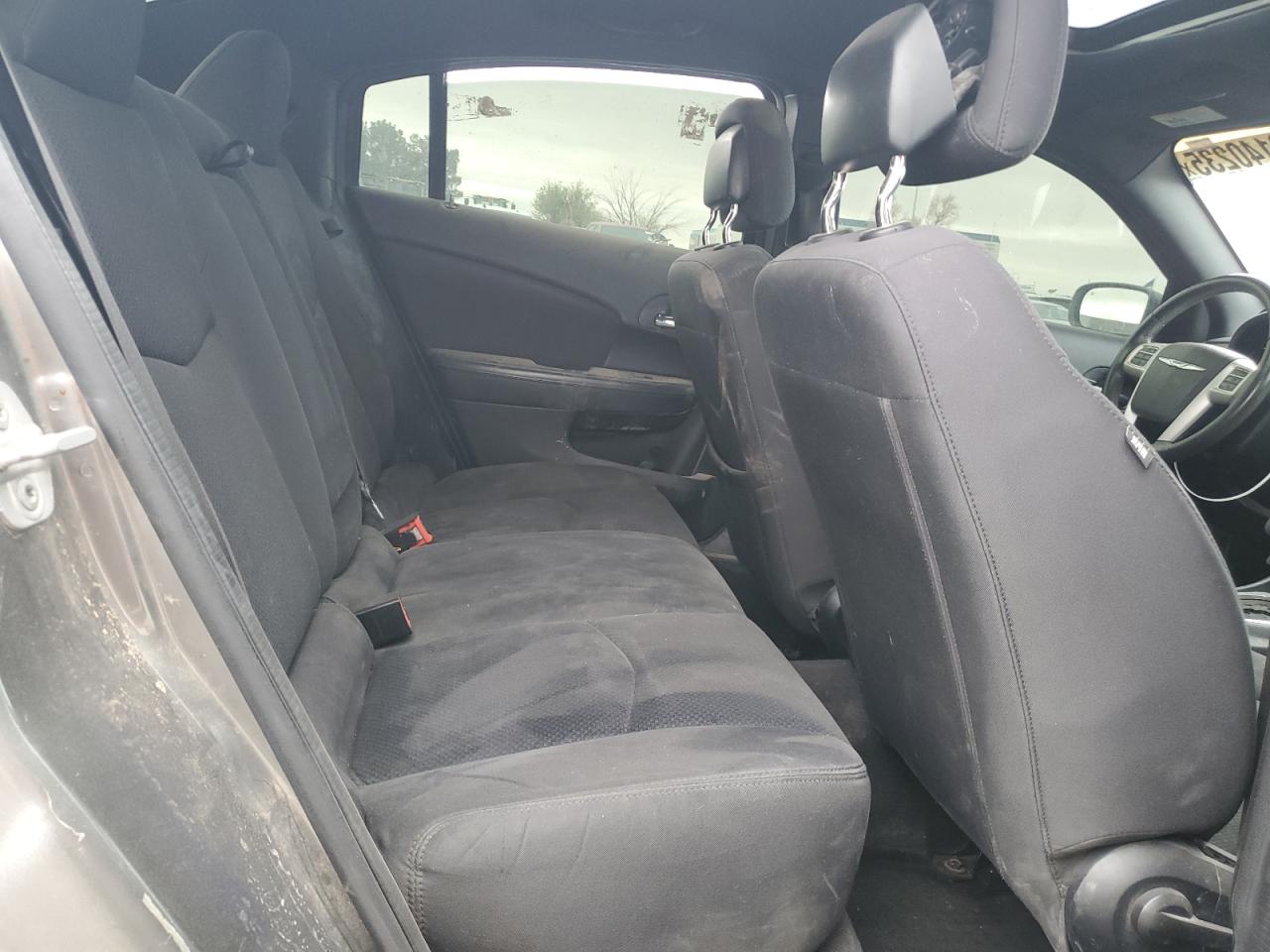 2013 Chrysler 200 - Image 10