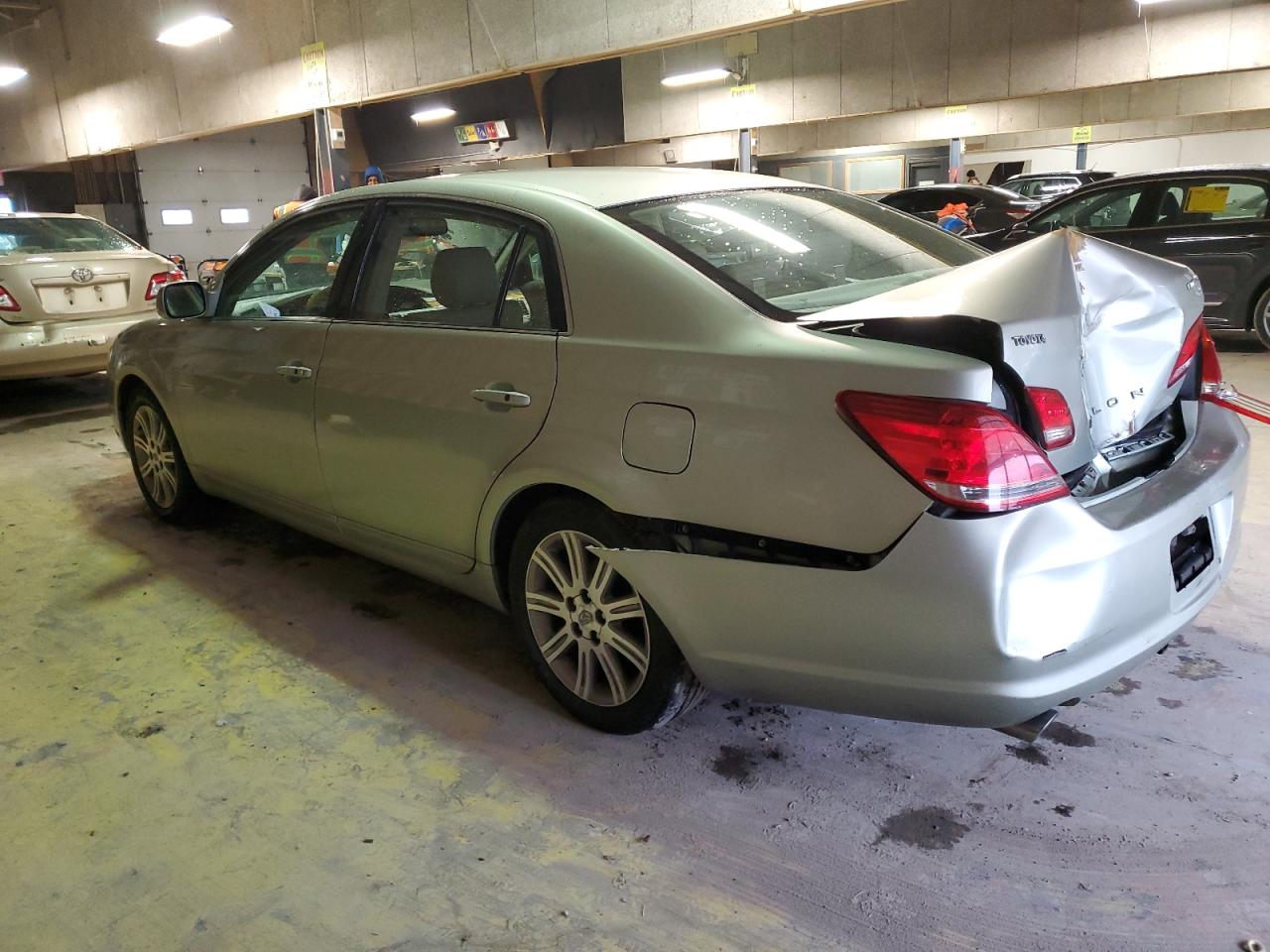2007 Toyota Avalon - Image 2