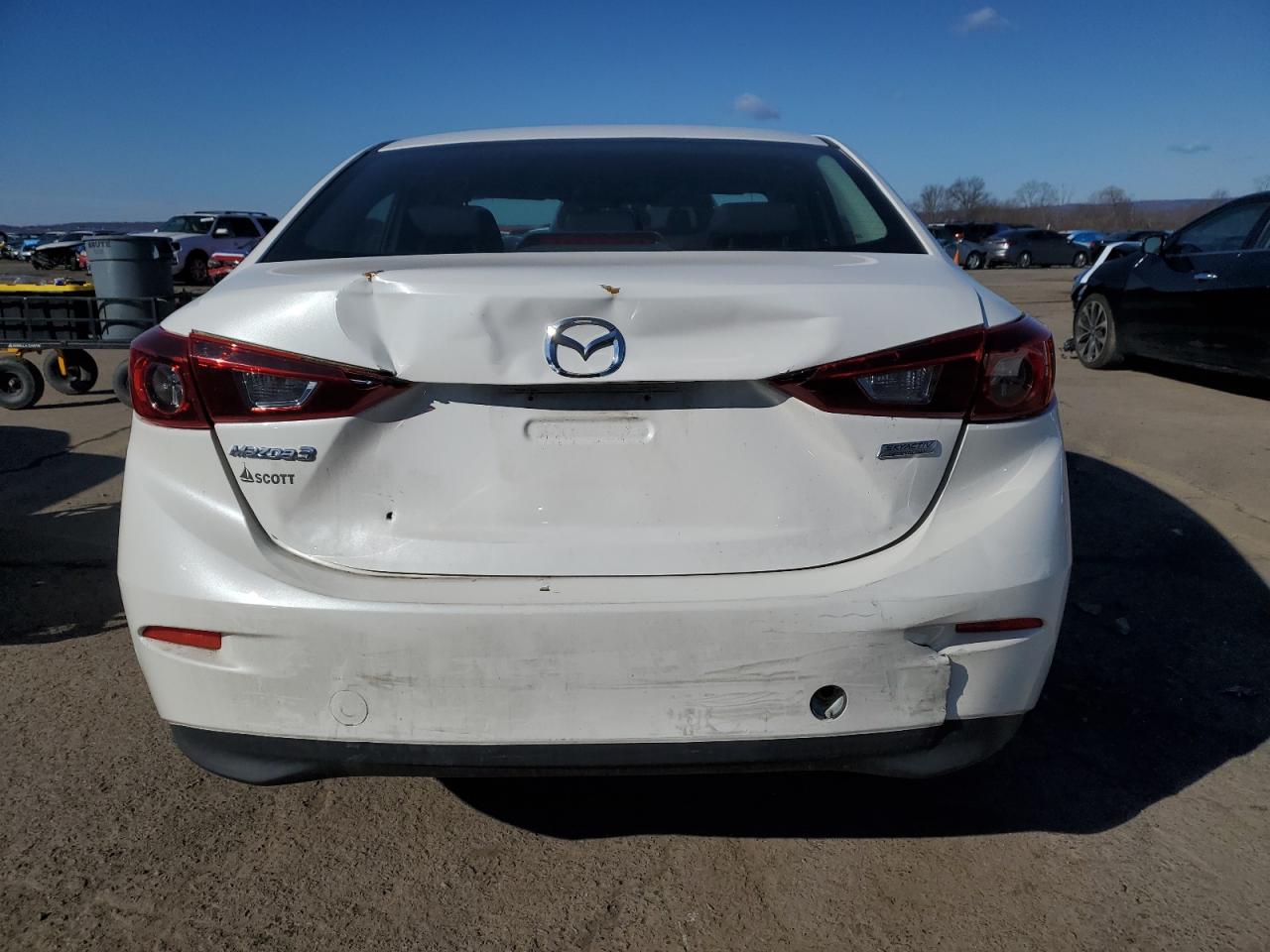 2015 Mazda 3 - Image 6