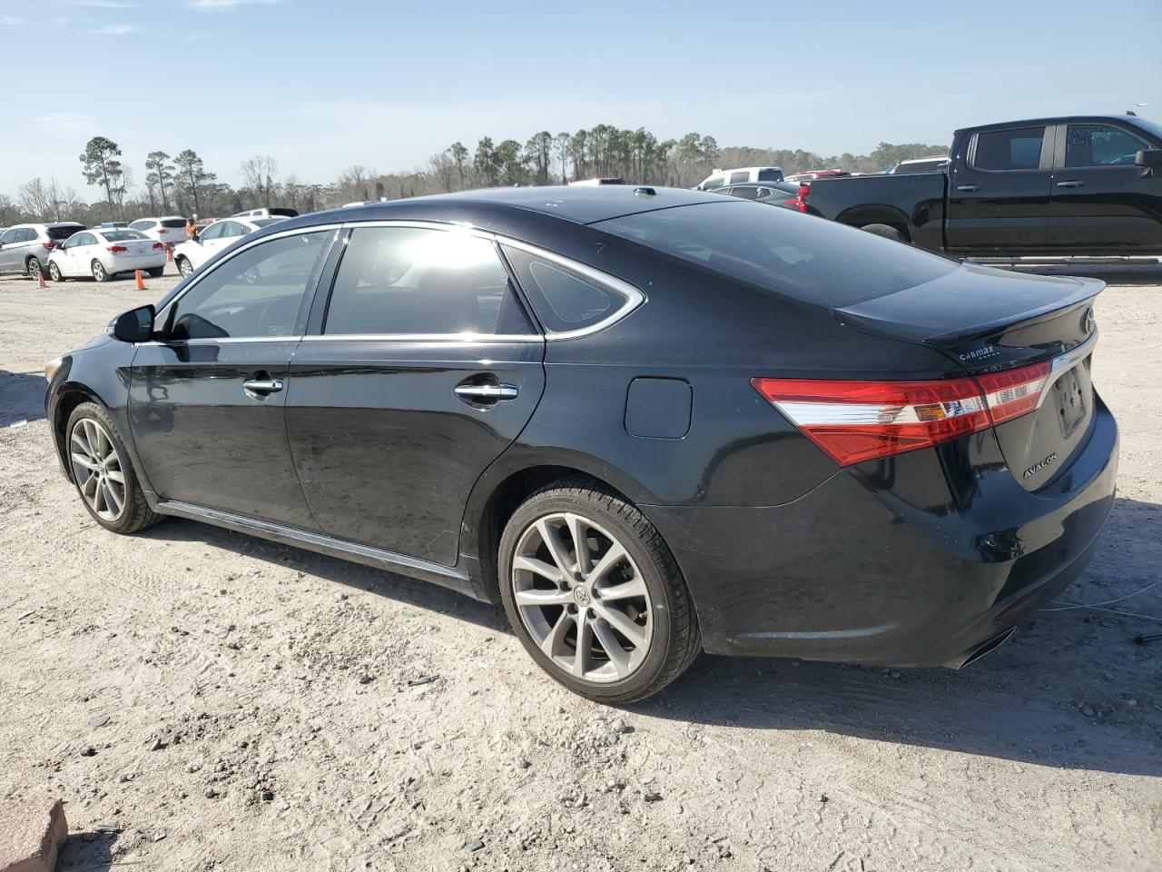 2015 Toyota Avalon - Image 2