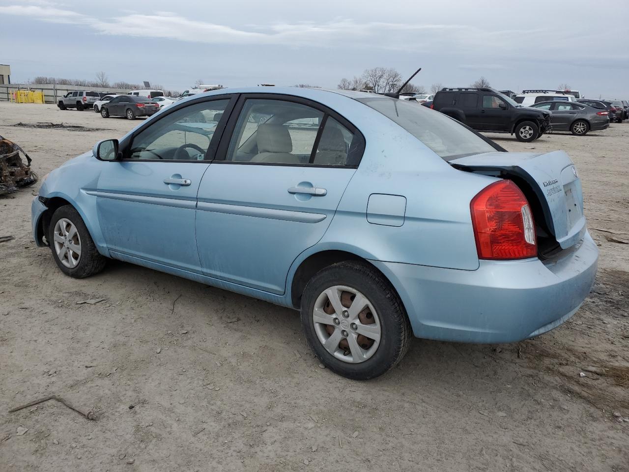 2010 Hyundai Accent - Image 2