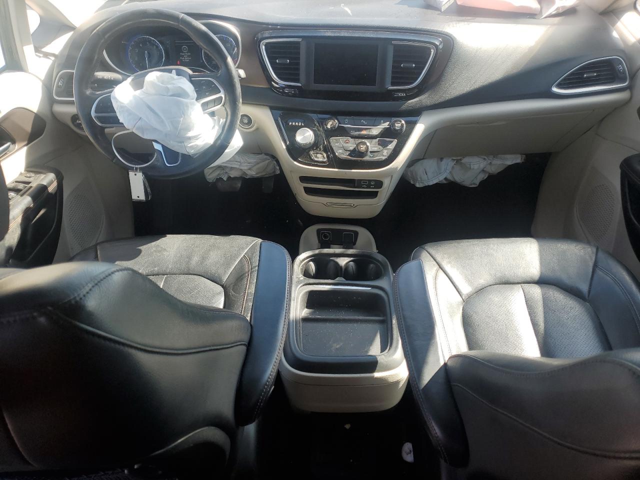 2019 Chrysler Pacifica - Image 8