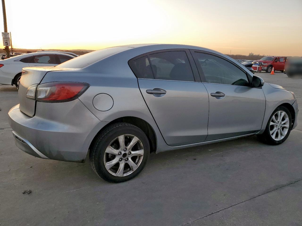 2010 Mazda 3 - Image 3
