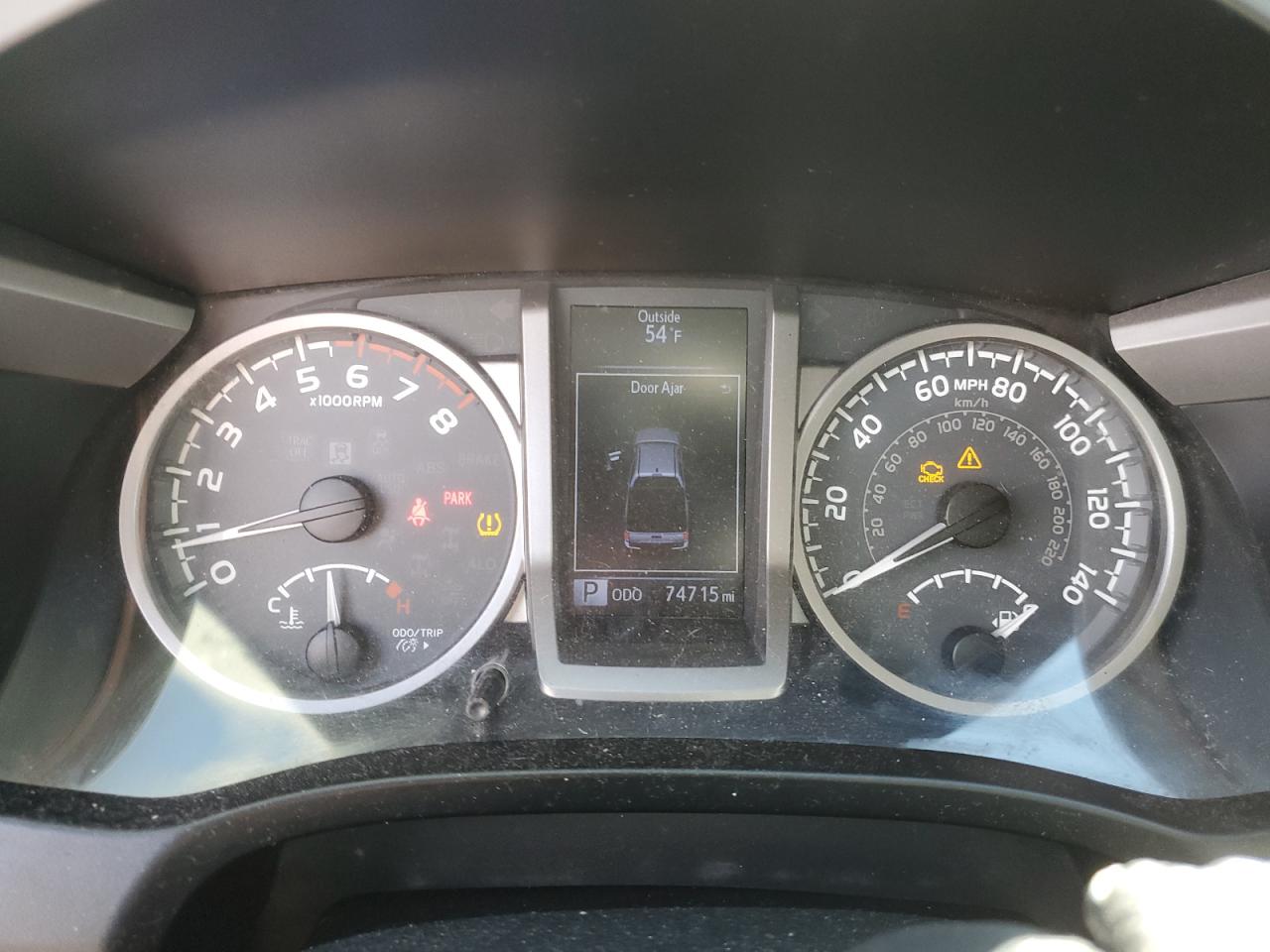 2018 Toyota Tacoma - Image 9