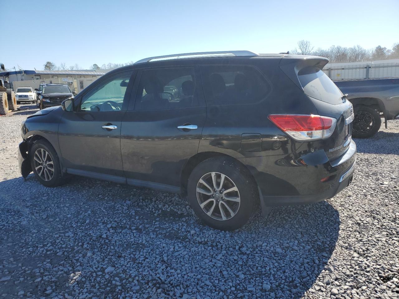 2014 Nissan Pathfinder - Image 2