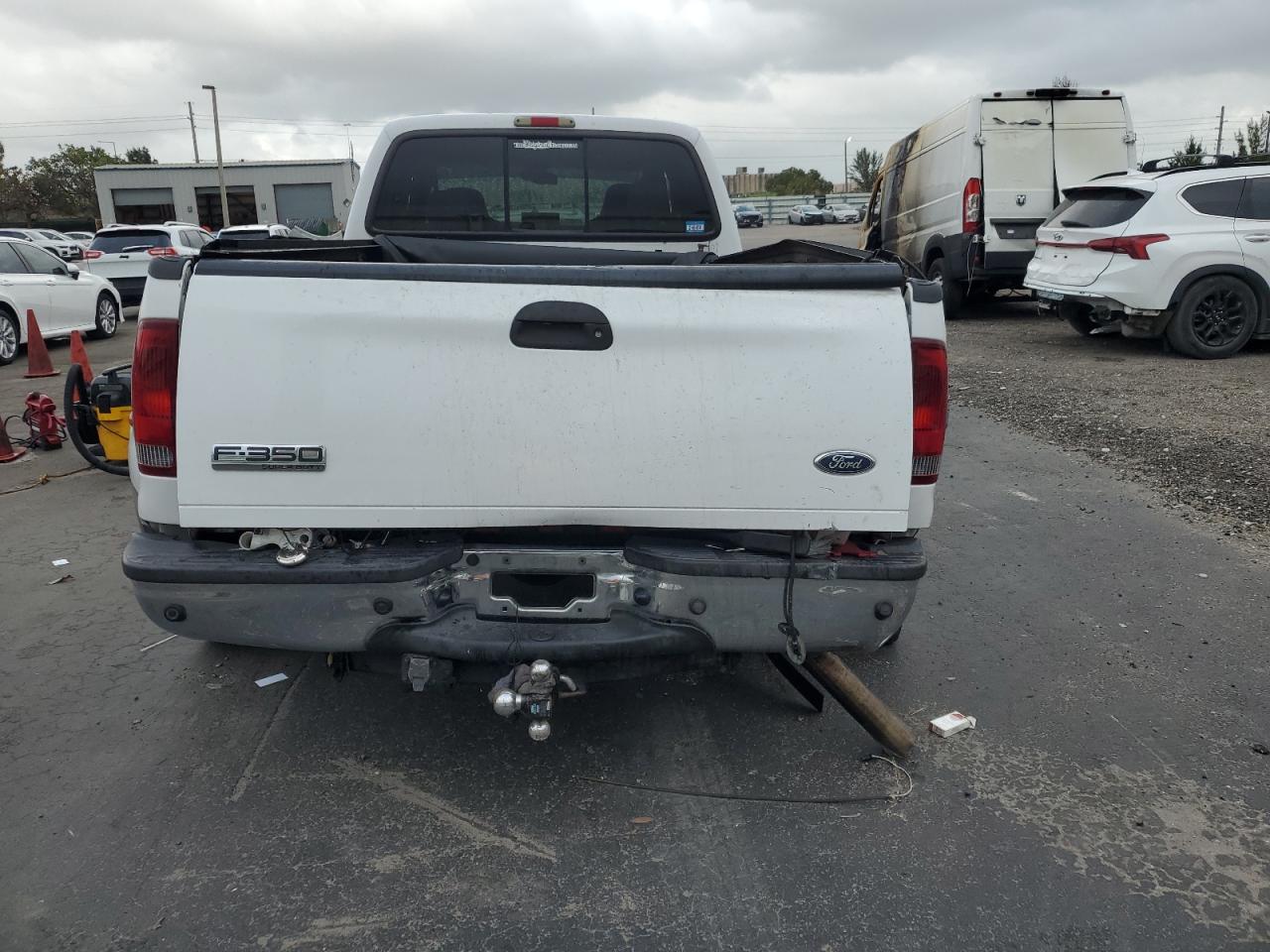2006 Ford F350 - Image 6