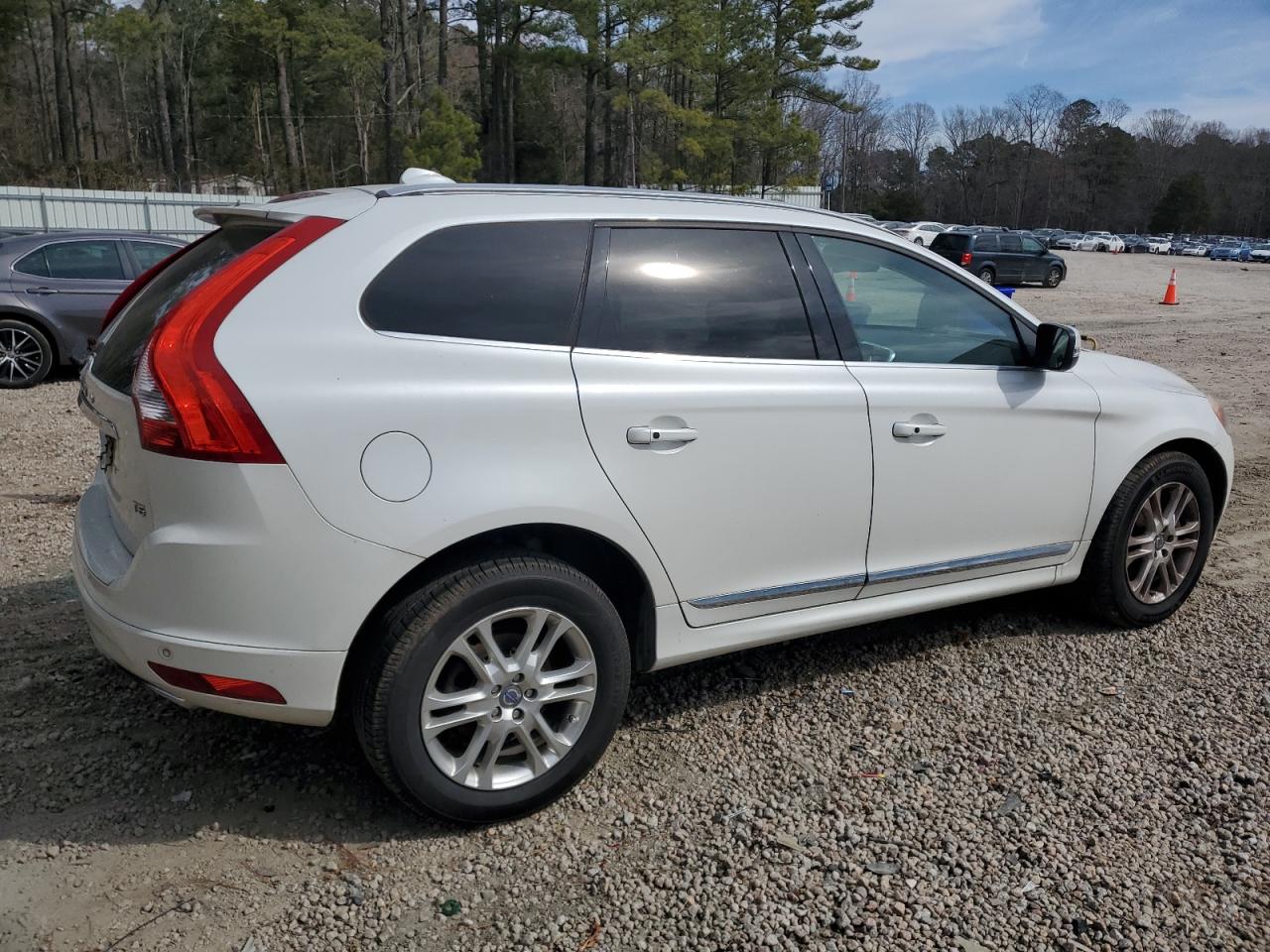 2015 Volvo XC60 - Image 3