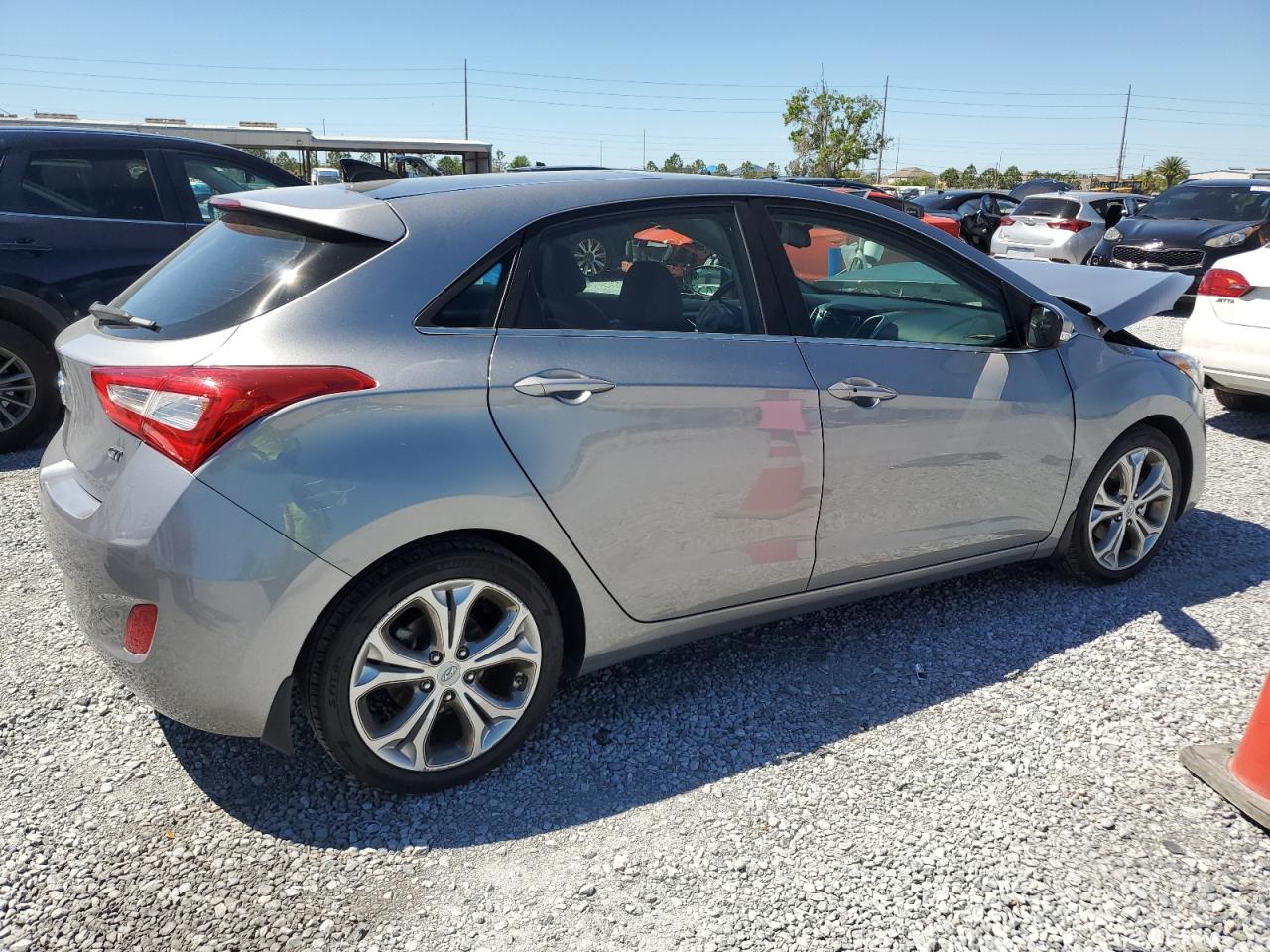 2015 Hyundai Elantra - Image 3