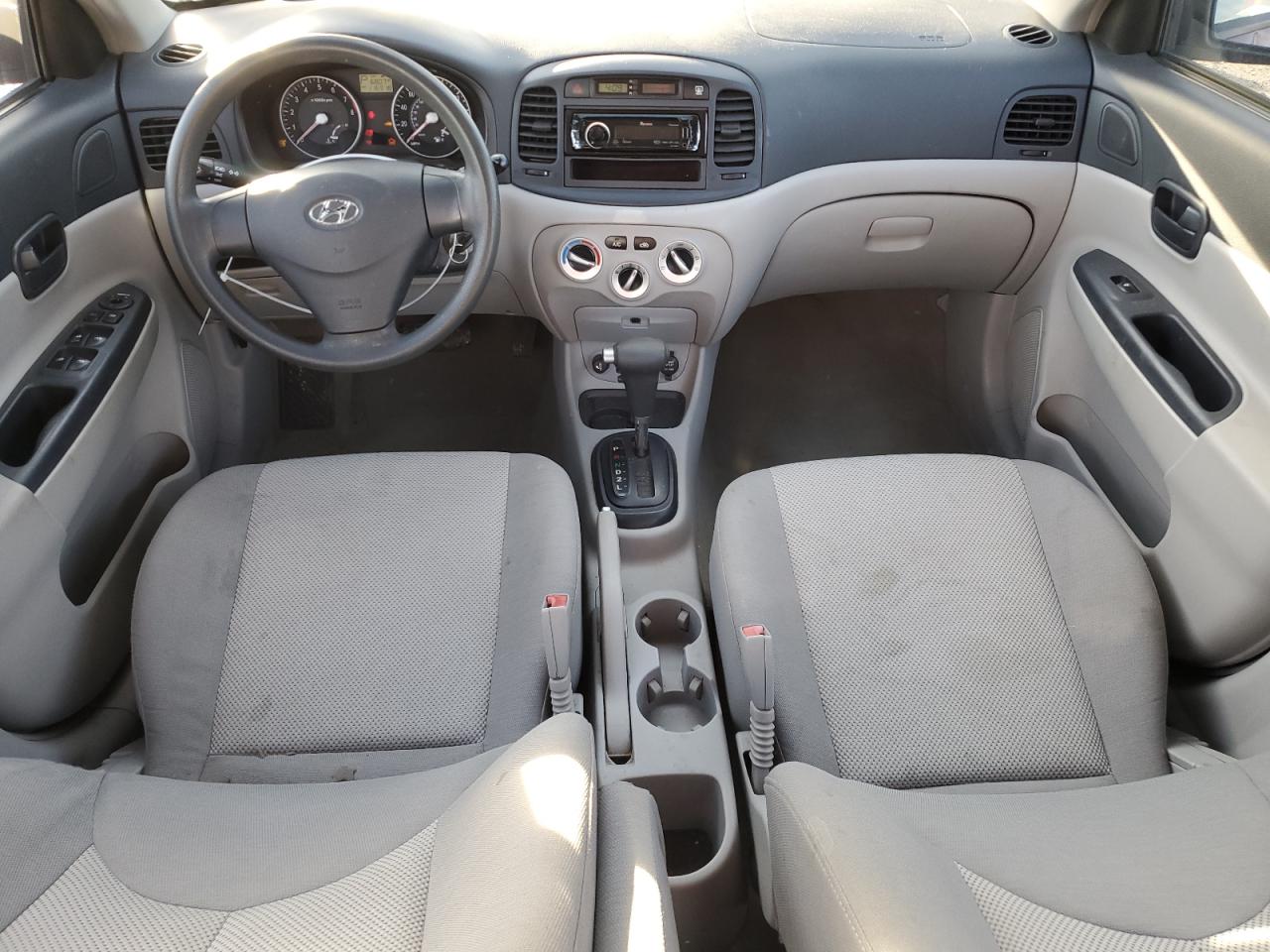 2006 Hyundai Accent - Image 8
