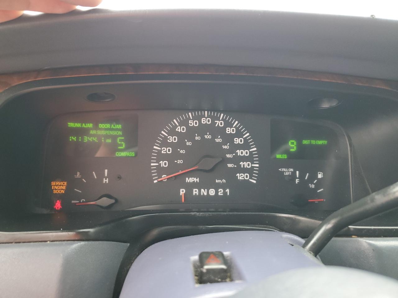 2001 Lincoln Town Car Executive VIN: 1LNHMH1W91Y650775 Lot: 47074385