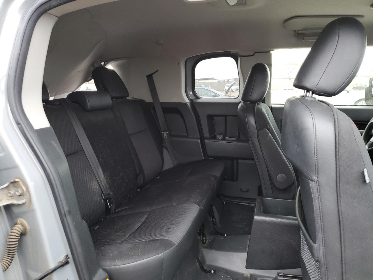 2014 Toyota FJ Cruiser - Image 10