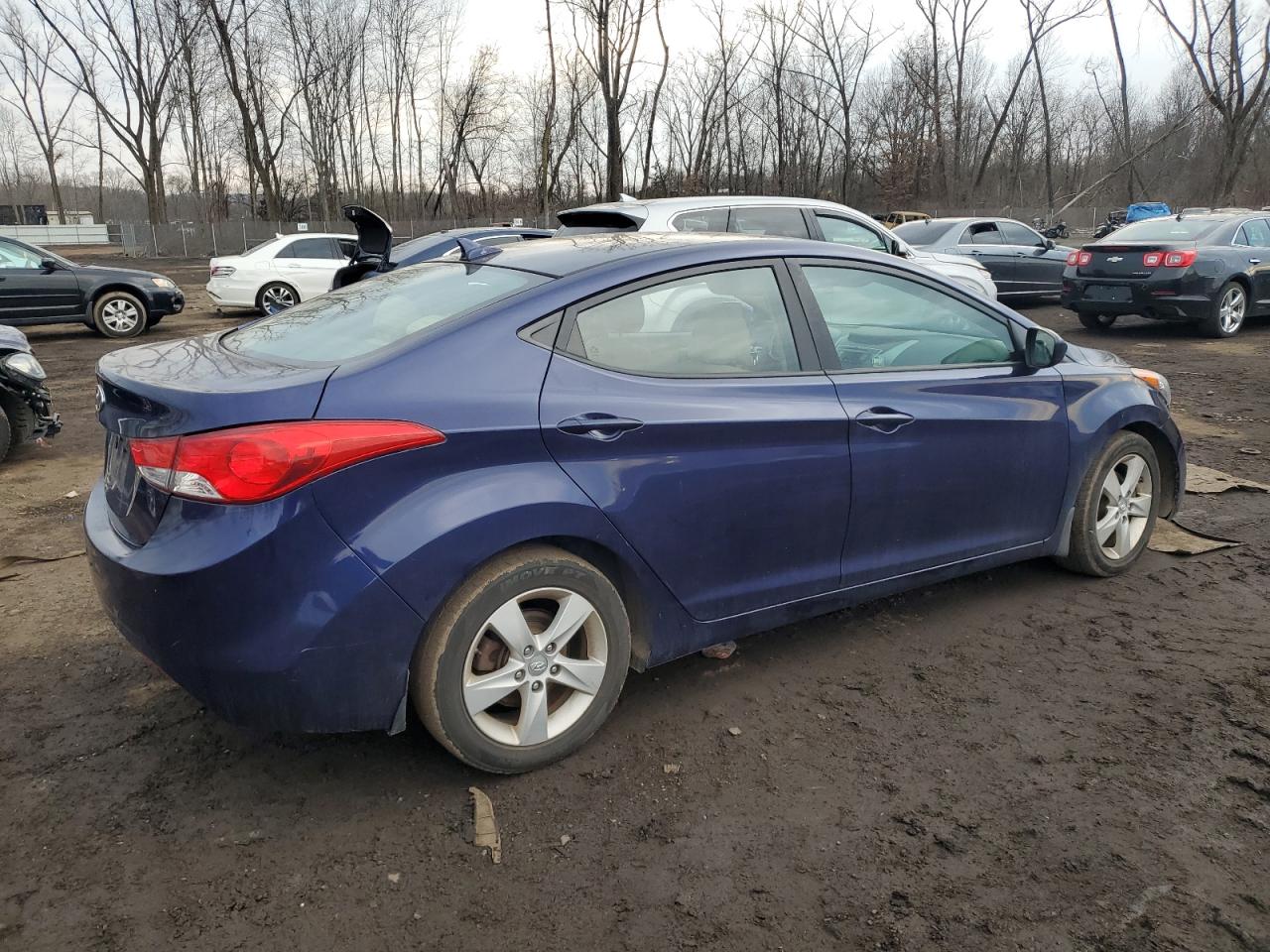 2013 Hyundai Elantra - Image 3